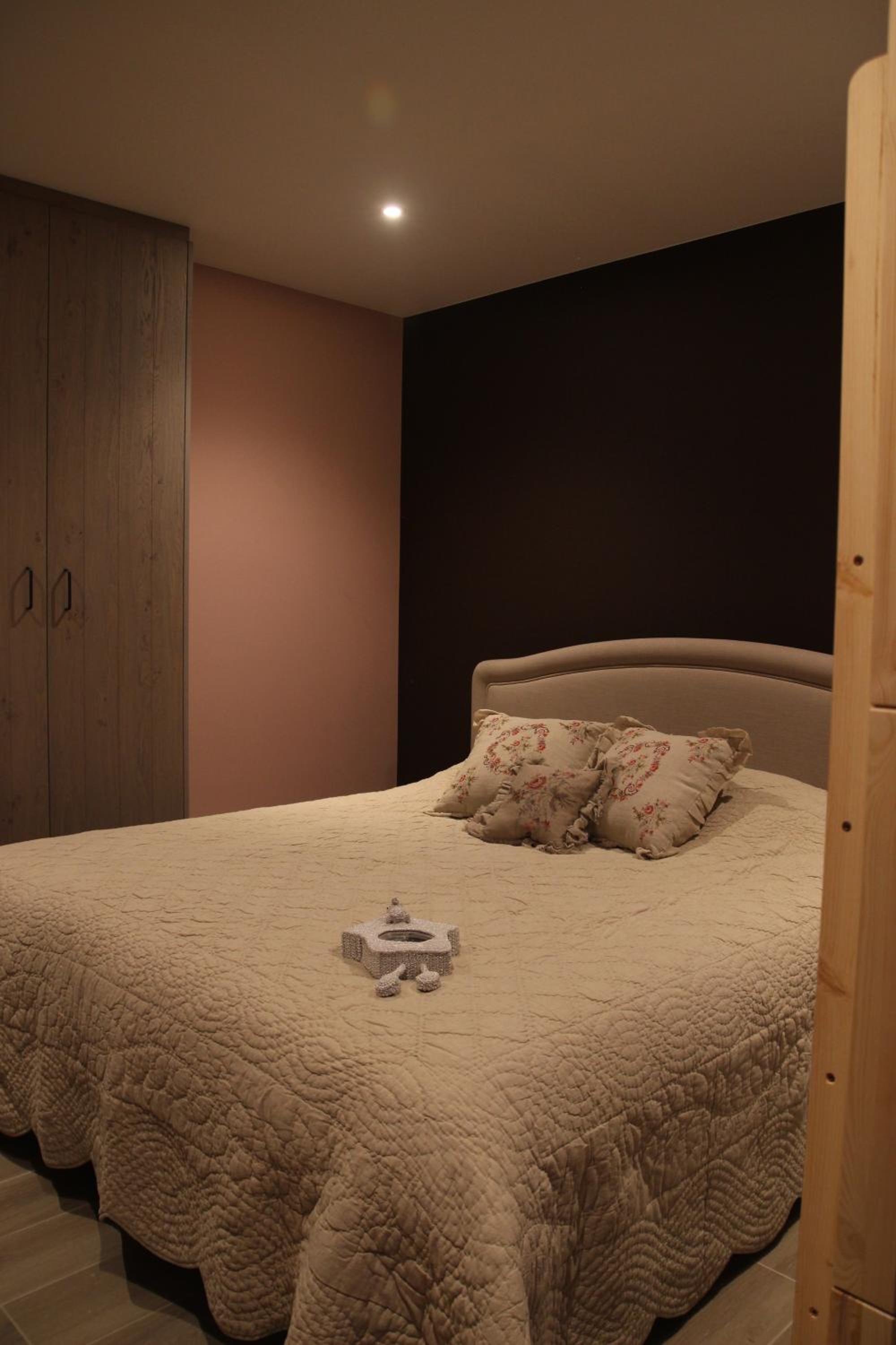 King Room with Roll-In Shower - Disability Access photo 1