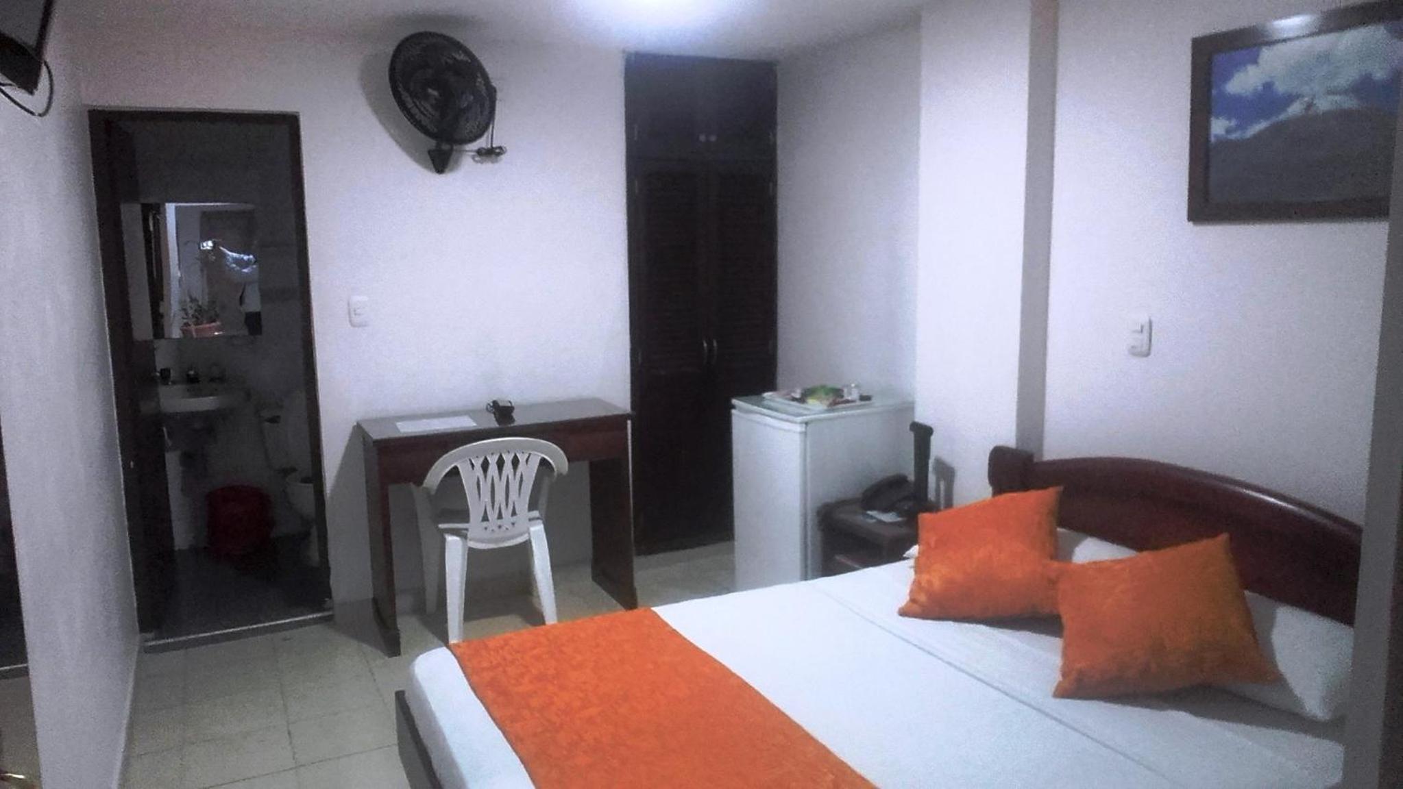 Single Room with Private Bathroom photo 2