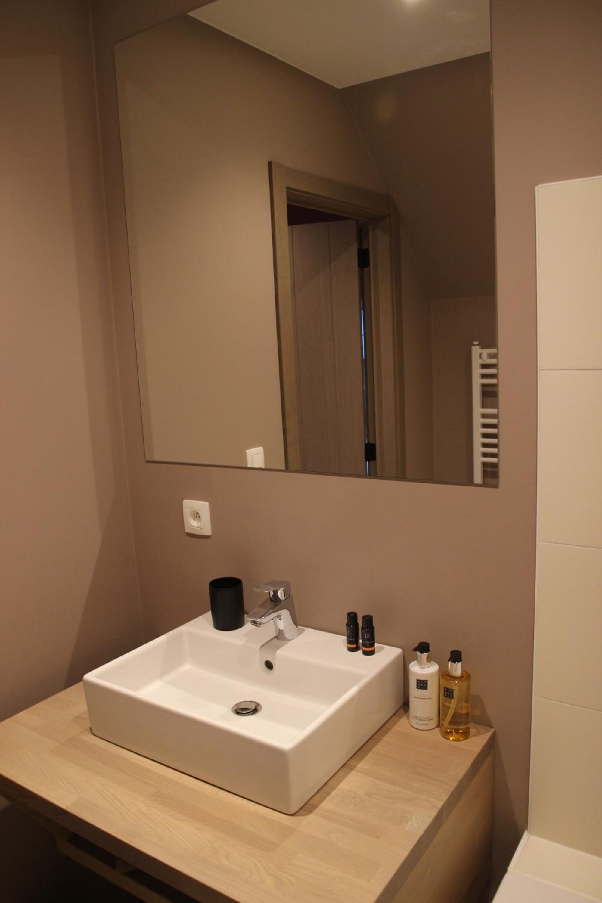 Deluxe Double Room with Bath photo 2