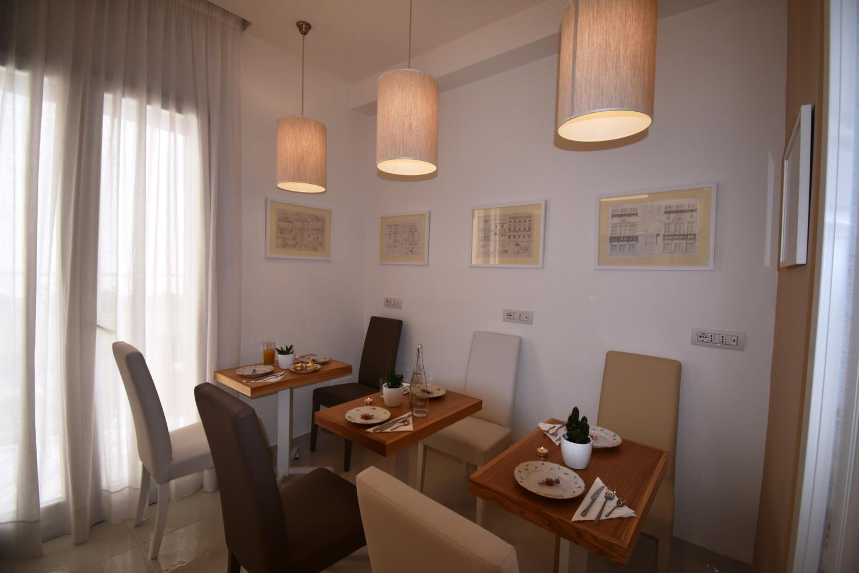 Junior Suite with Balcony - Photo 2