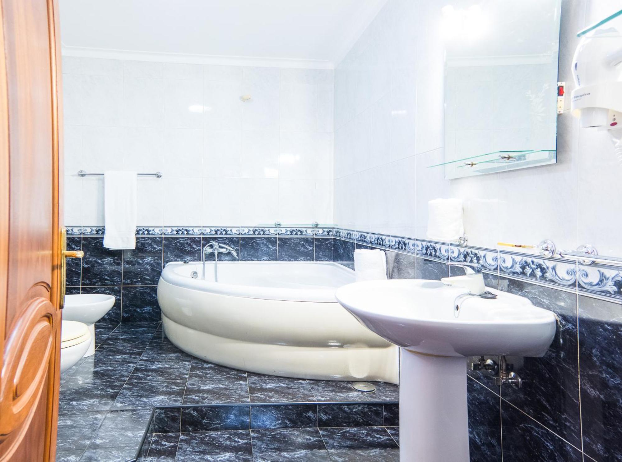 Quadruple Room with Bathroom photo 2