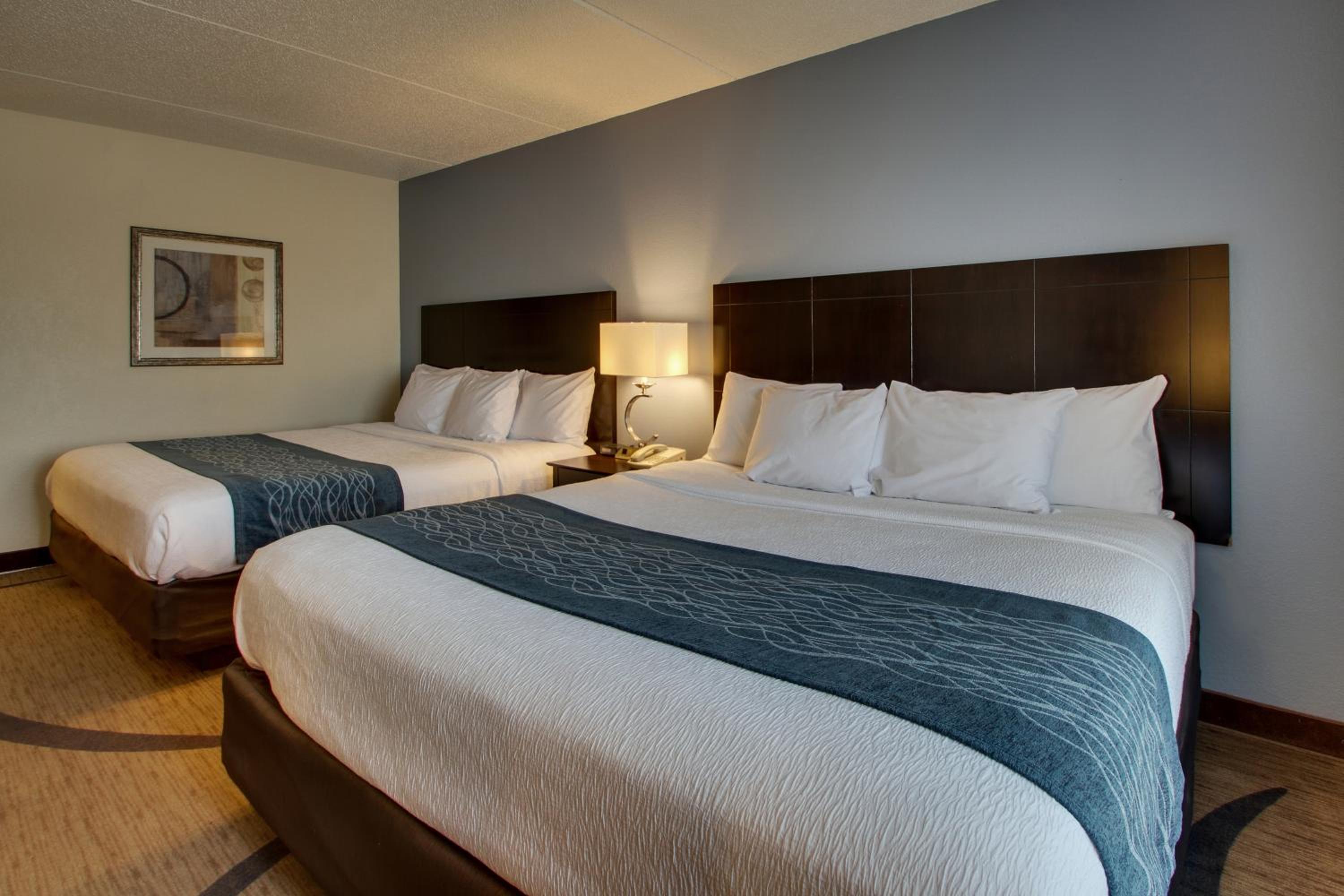 King Room with Two King Beds - Photo 3