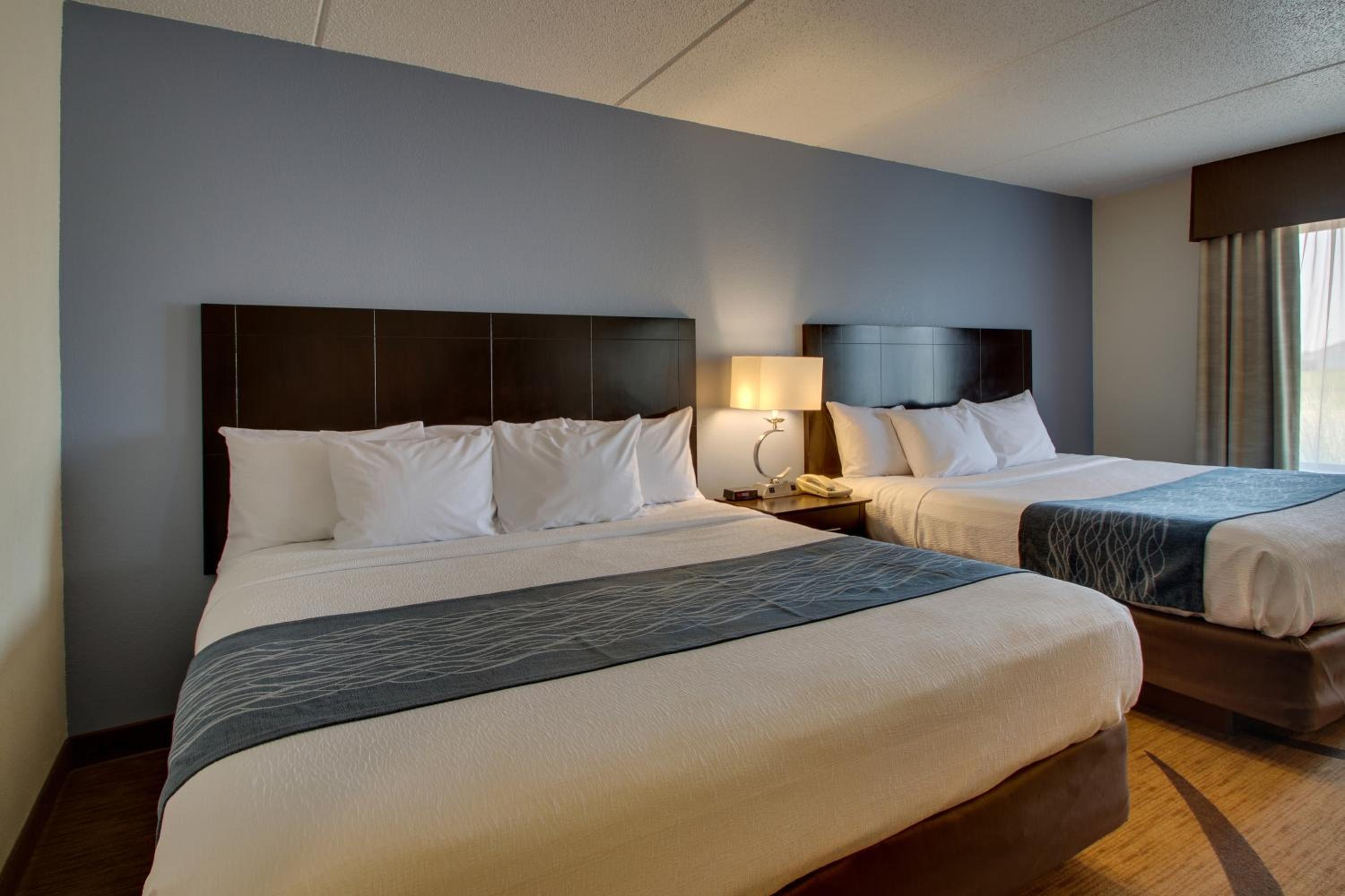 King Room with Two King Beds - Photo 4