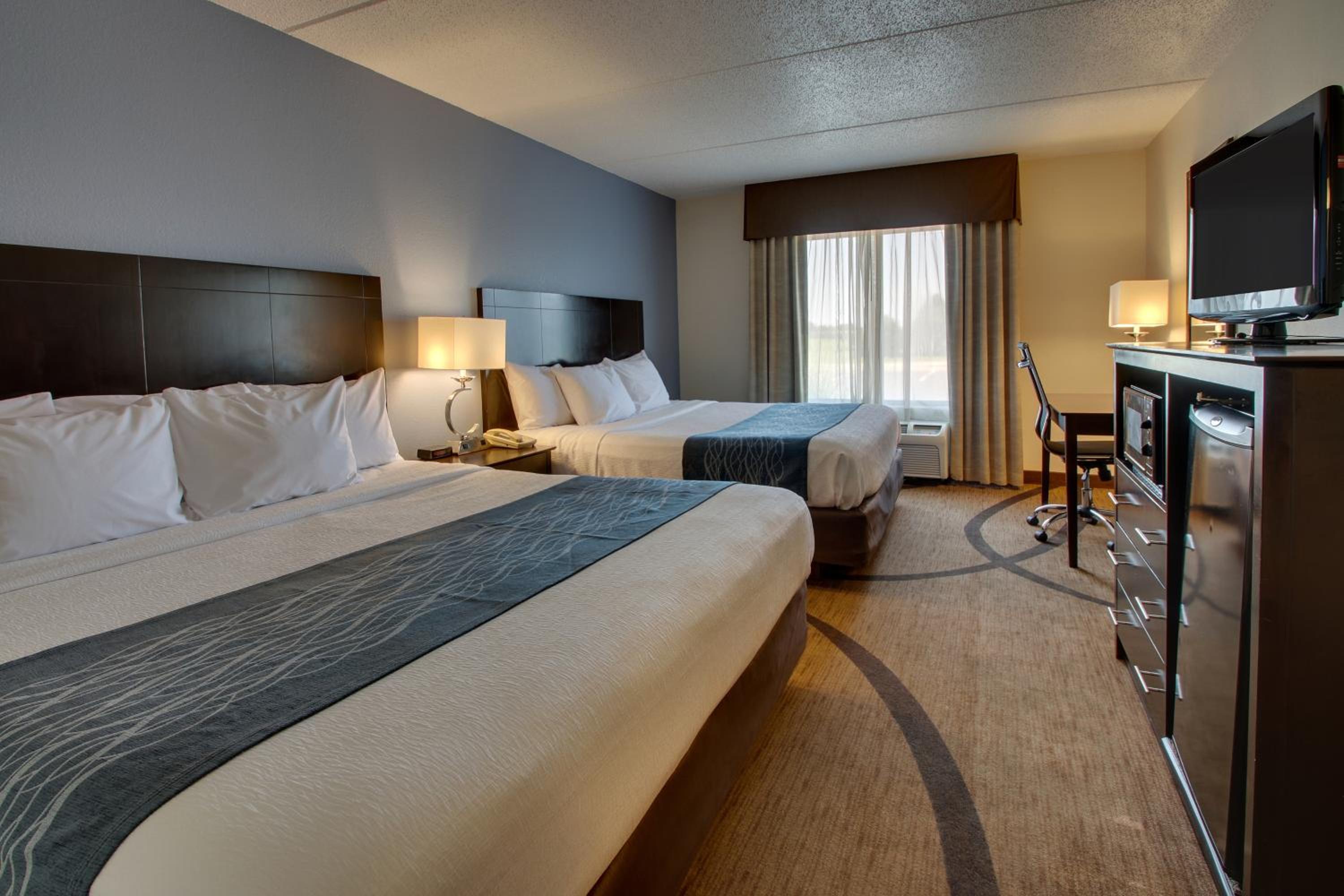 King Room with Two King Beds - Photo 5