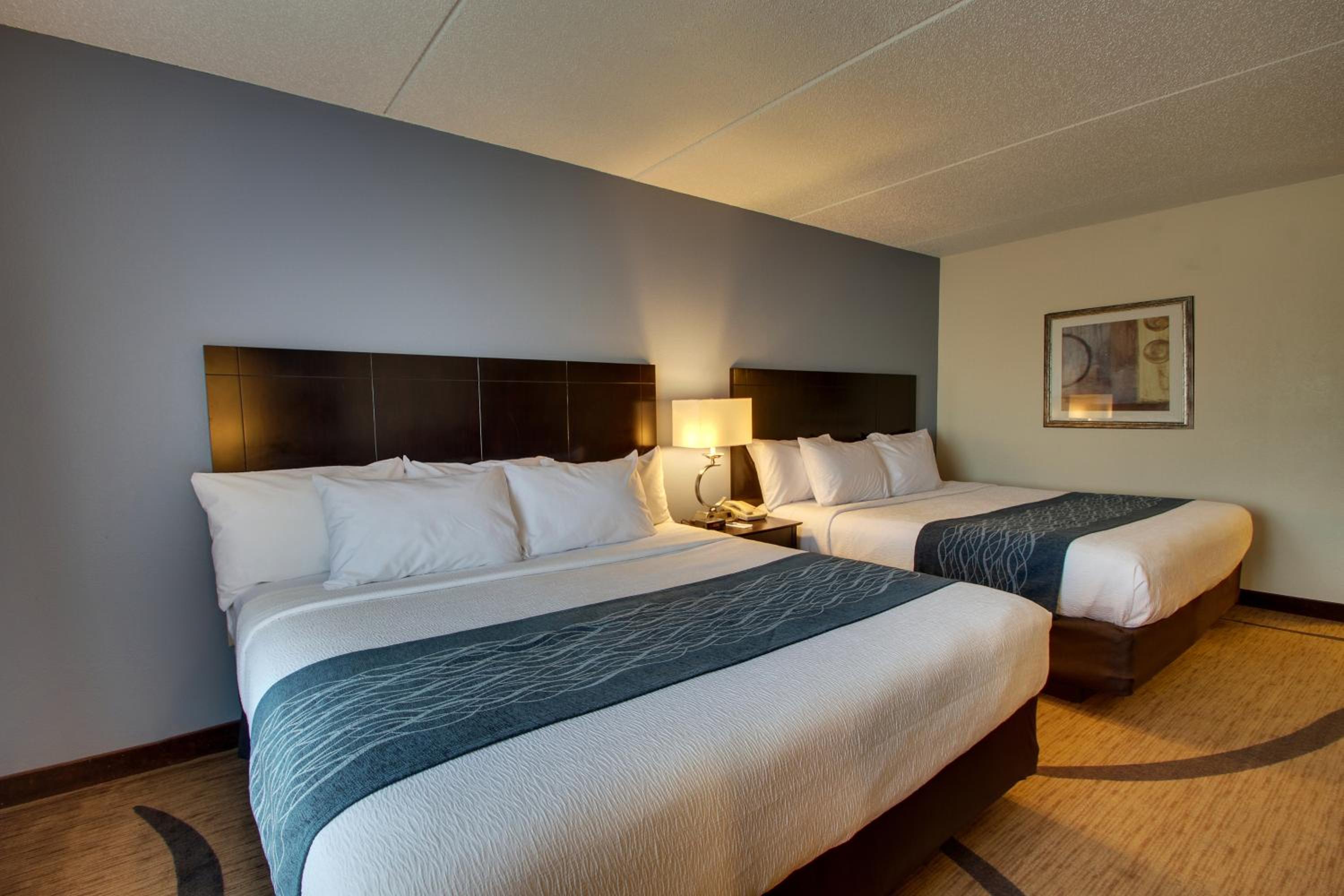 King Room with Two King Beds - Photo 7