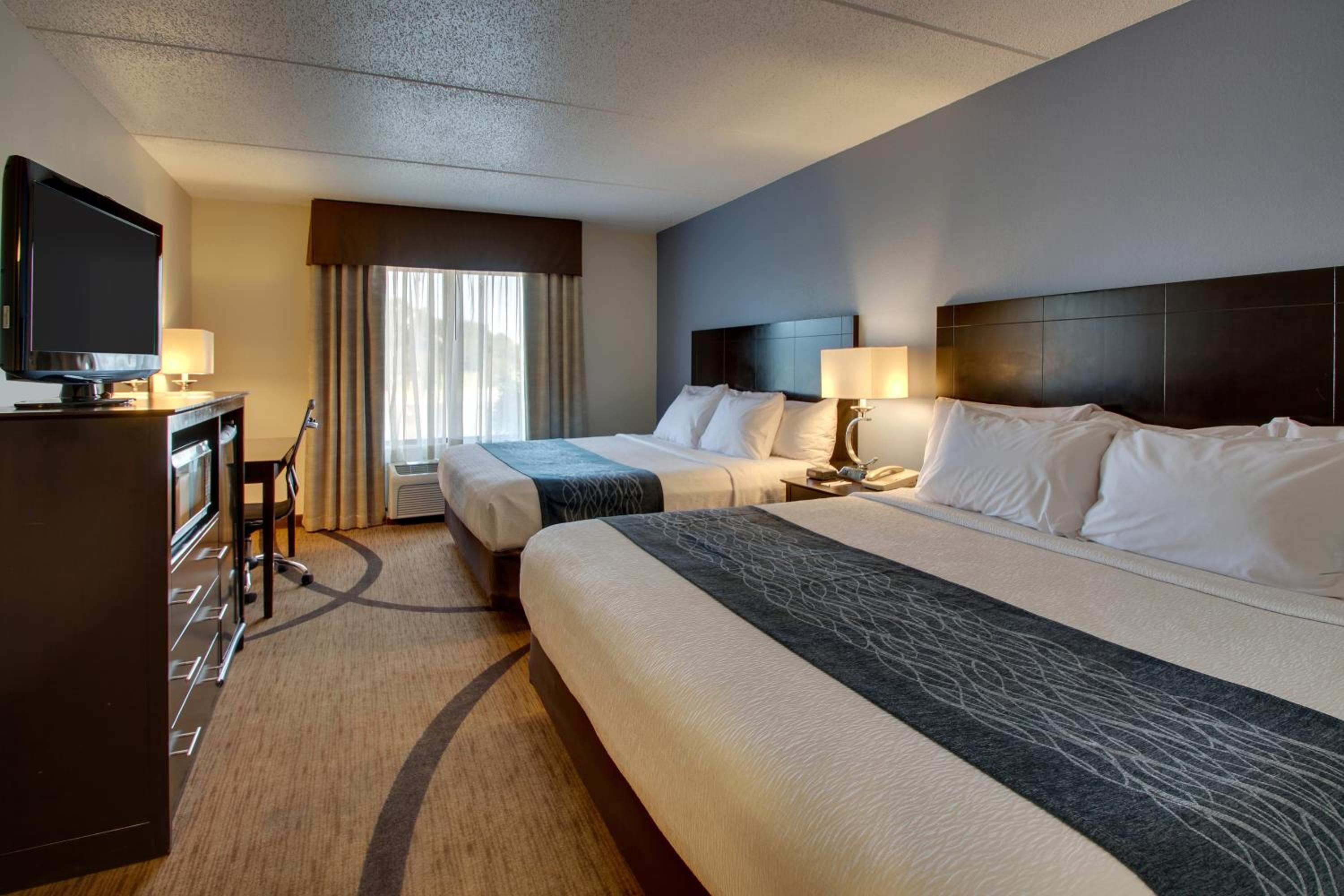 King Room with Two King Beds - Photo 6