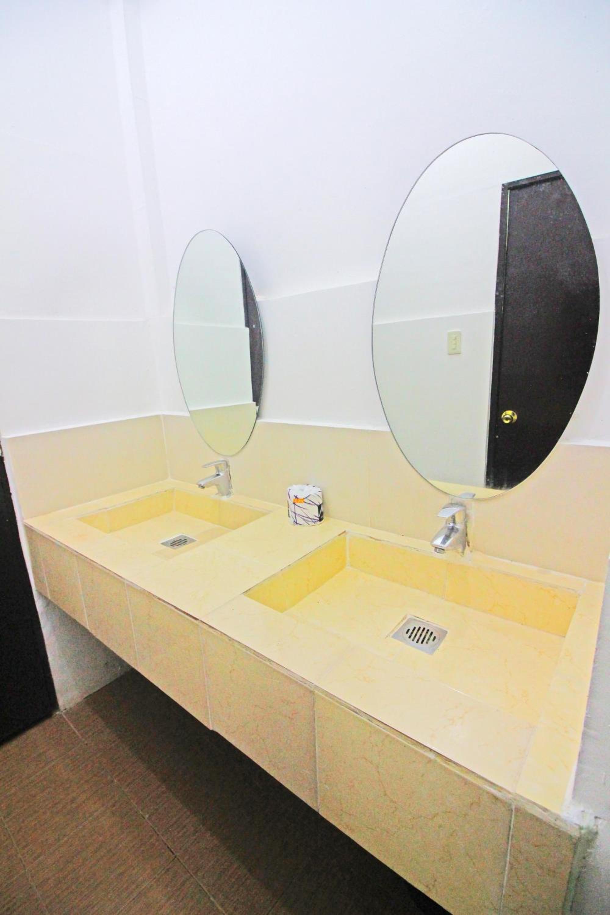 Cabana Room - Photo 7