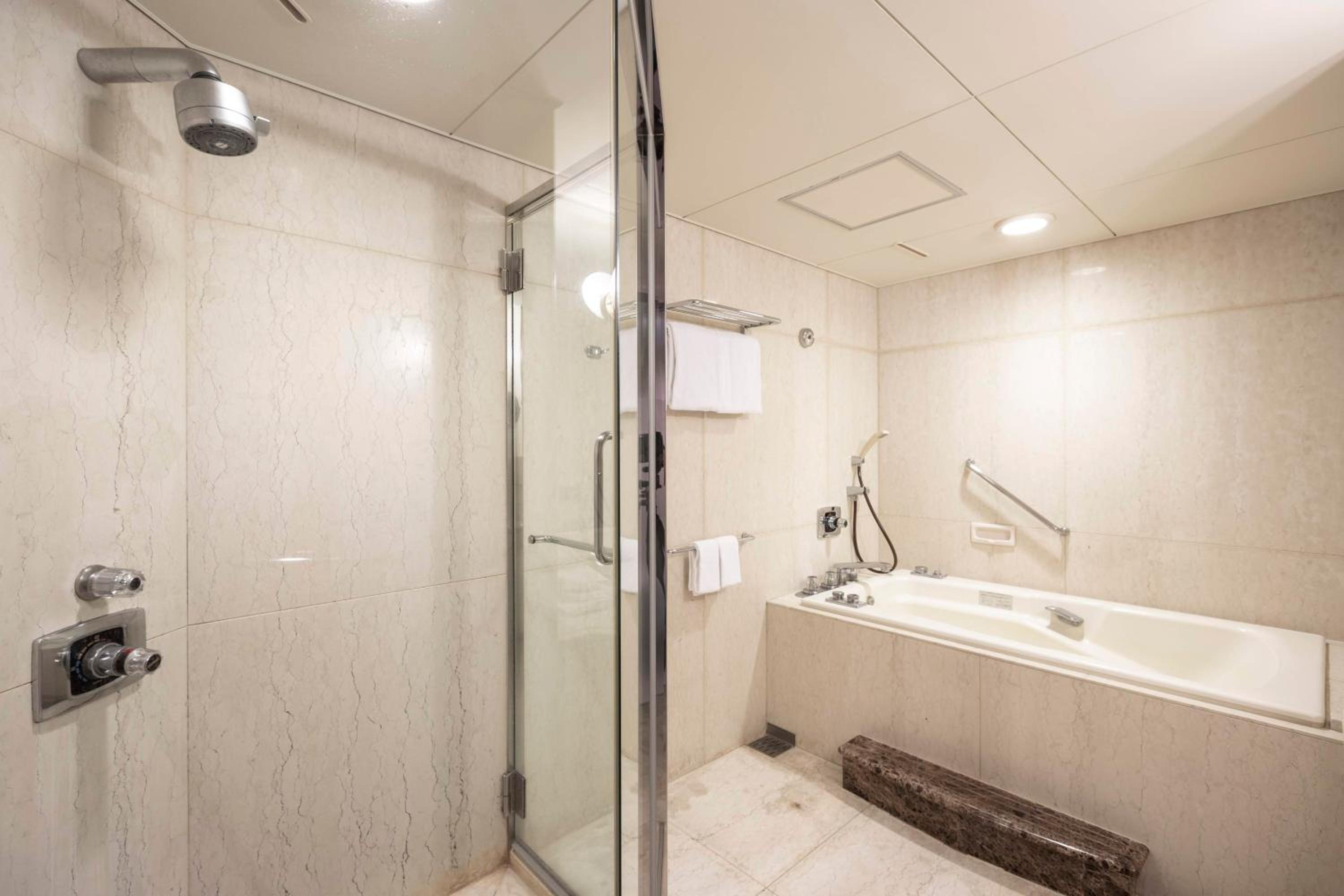 Standard Deluxe Twin Room - Non-Smoking - Photo 5