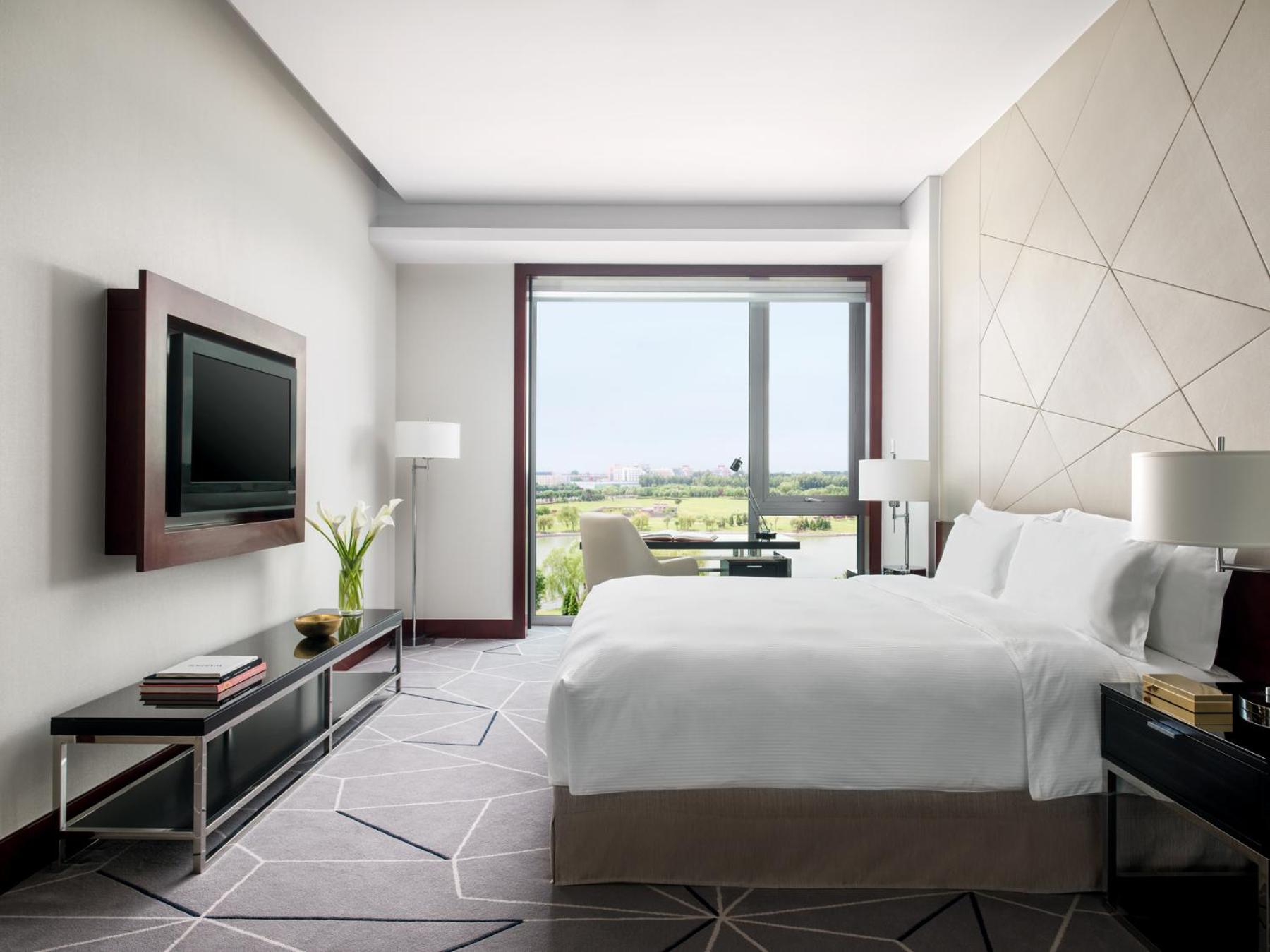 One-Bedroom Suite - Photo 2