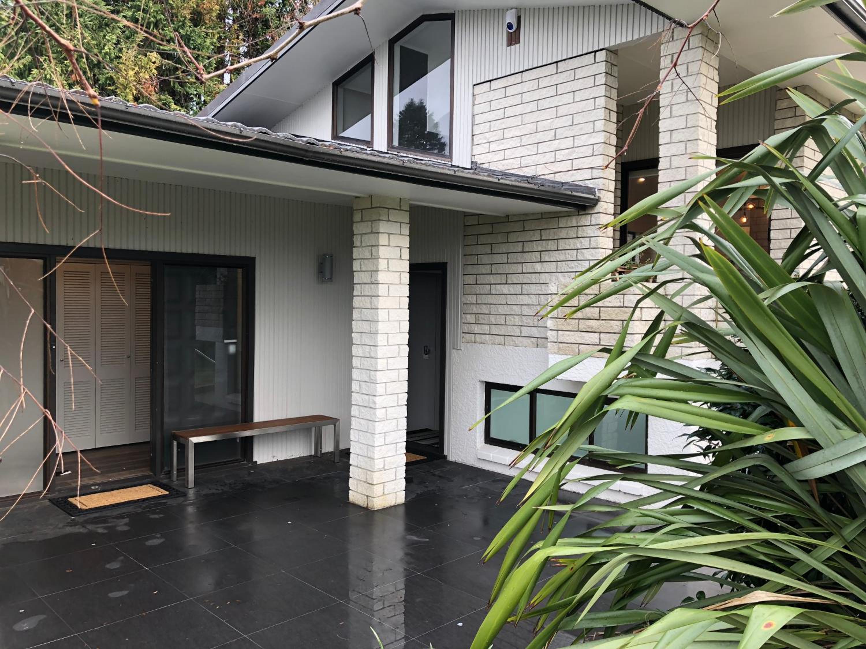 Five-Bedroom House - Photo 6