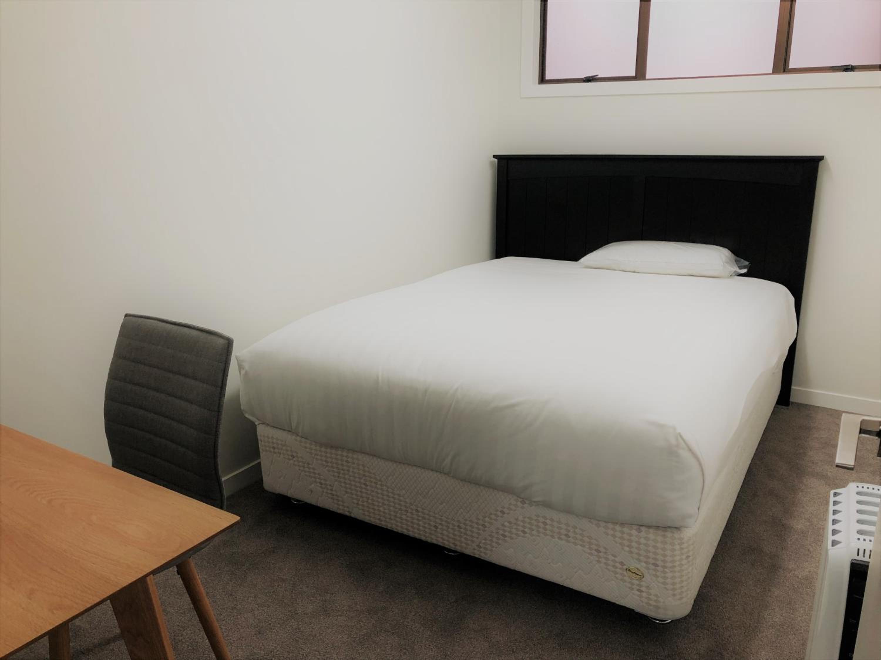 Five-Bedroom House - Photo 21