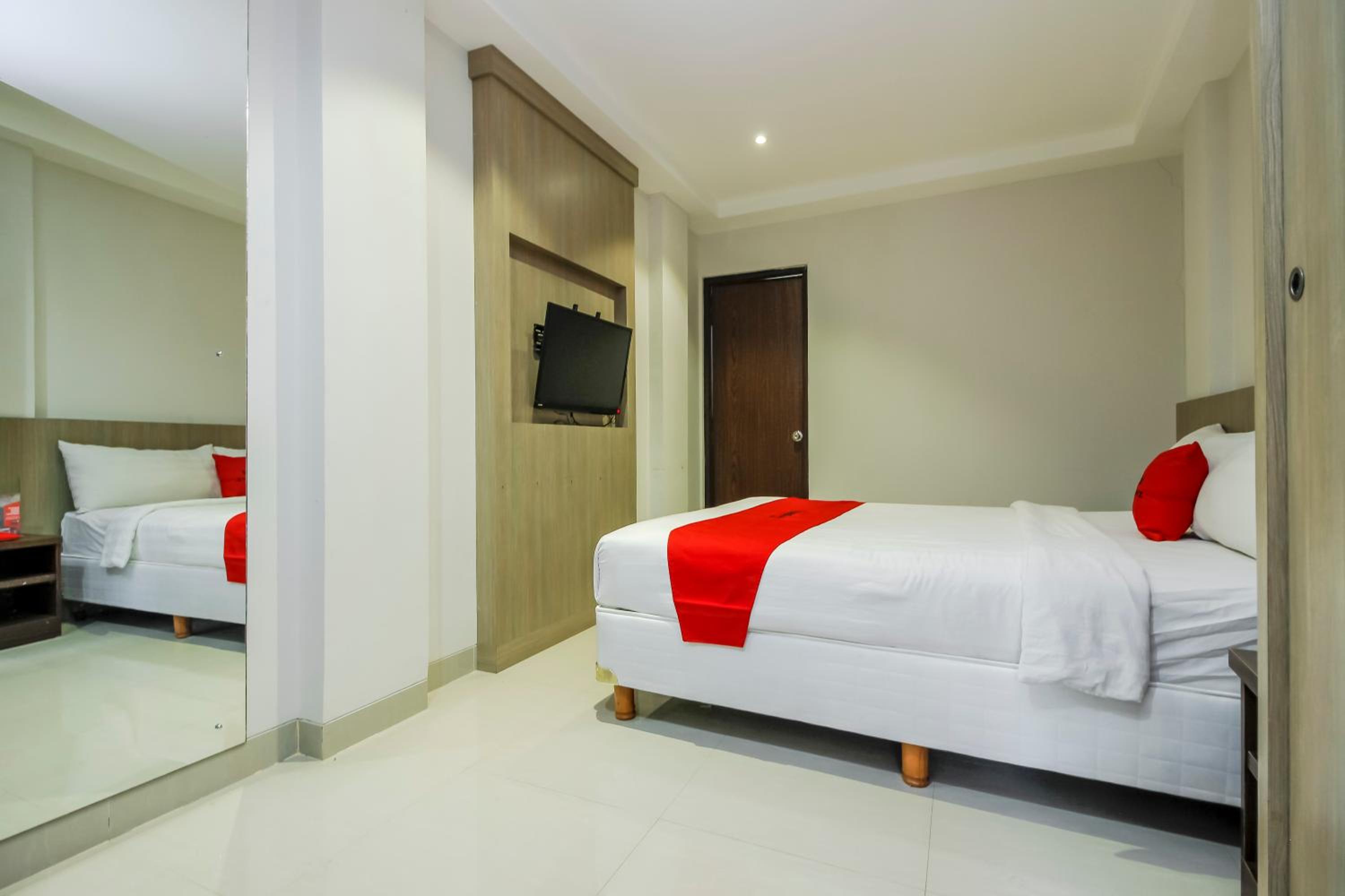 Family Room - Photo 9