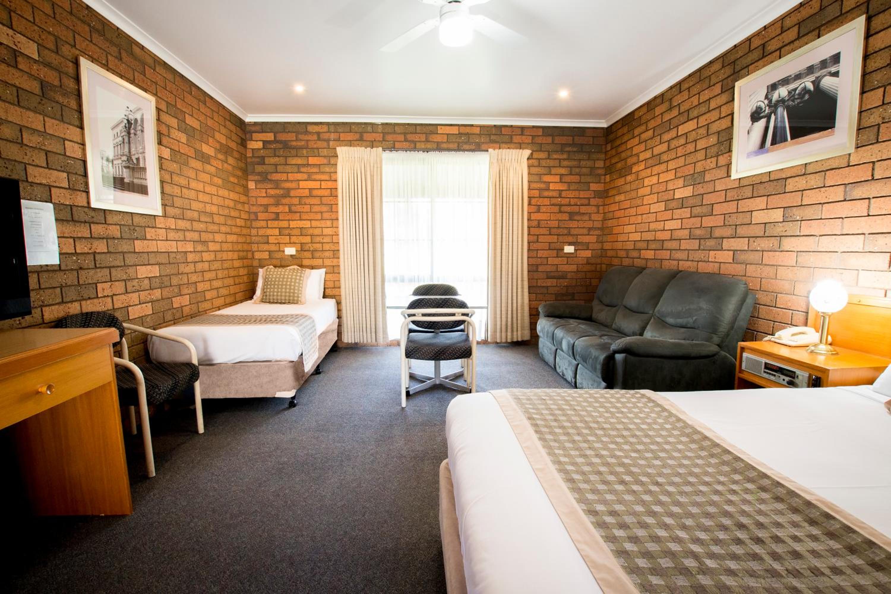 Standard Twin Room photo 2