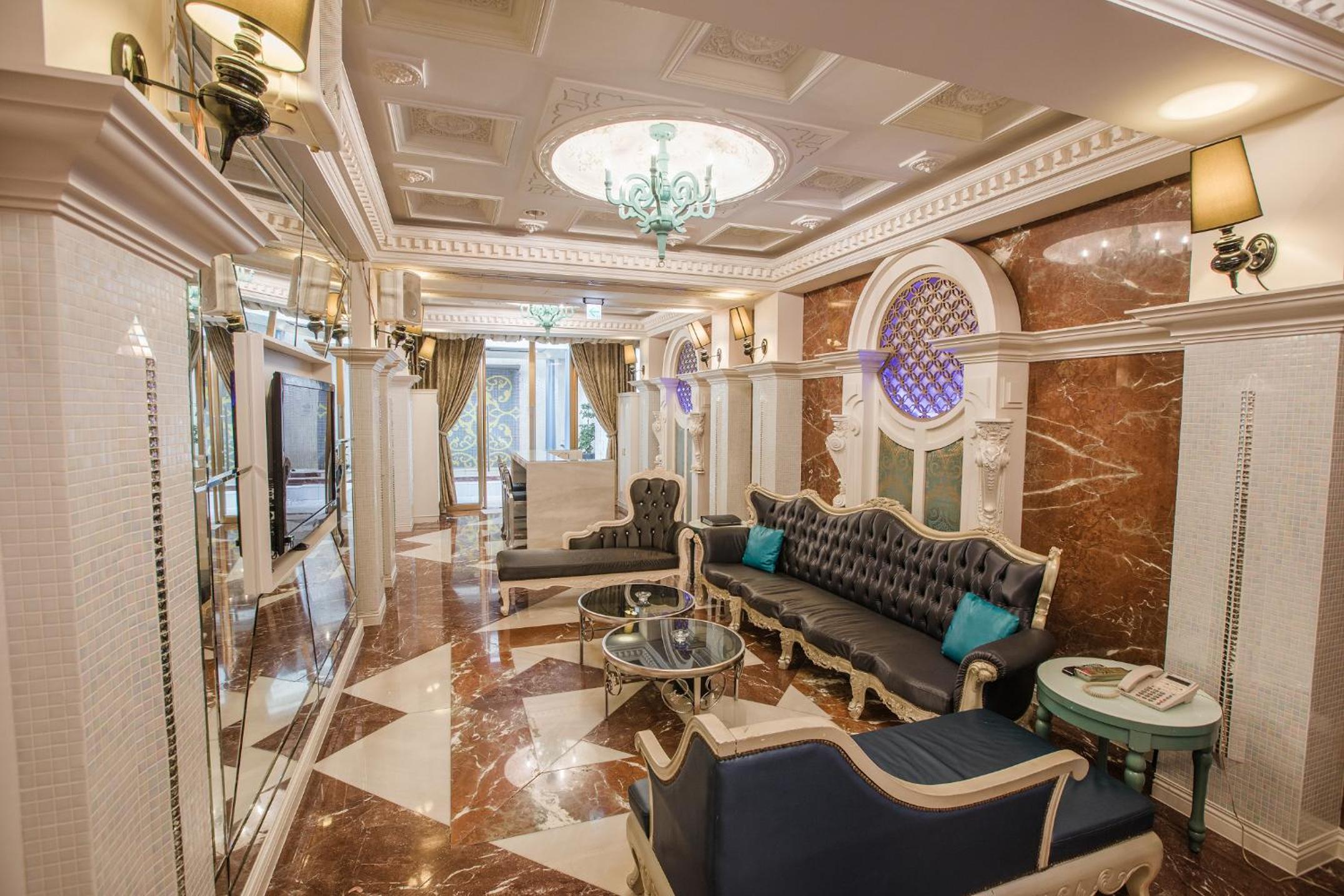 Deluxe Queen Room with Spa Bath and Karaoke facilities