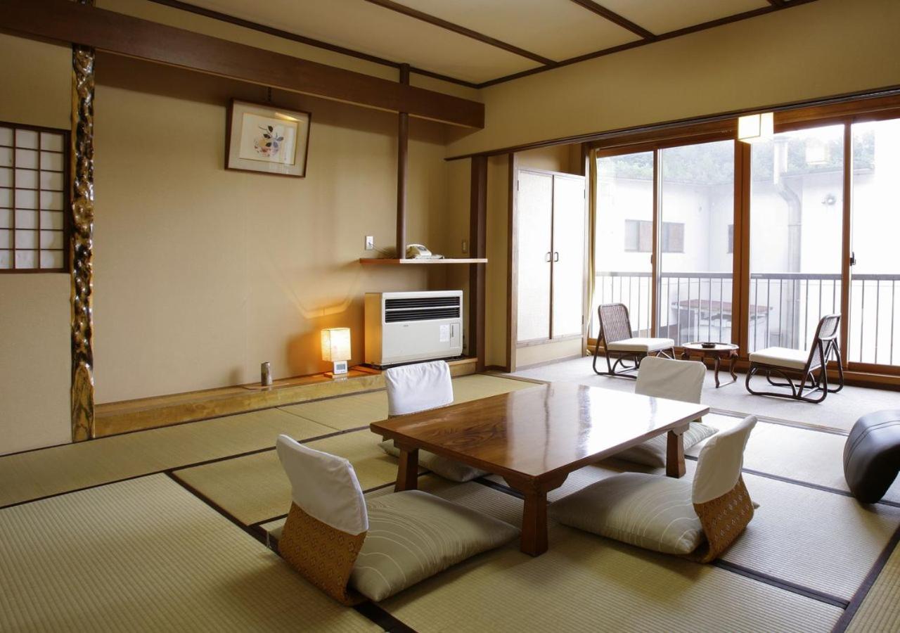 Deluxe Japanese-Style Room with Shared Bathroom