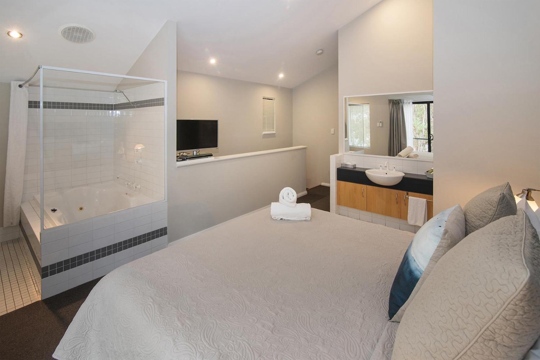 One-Bedroom Apartment with Spa Bath photo 2