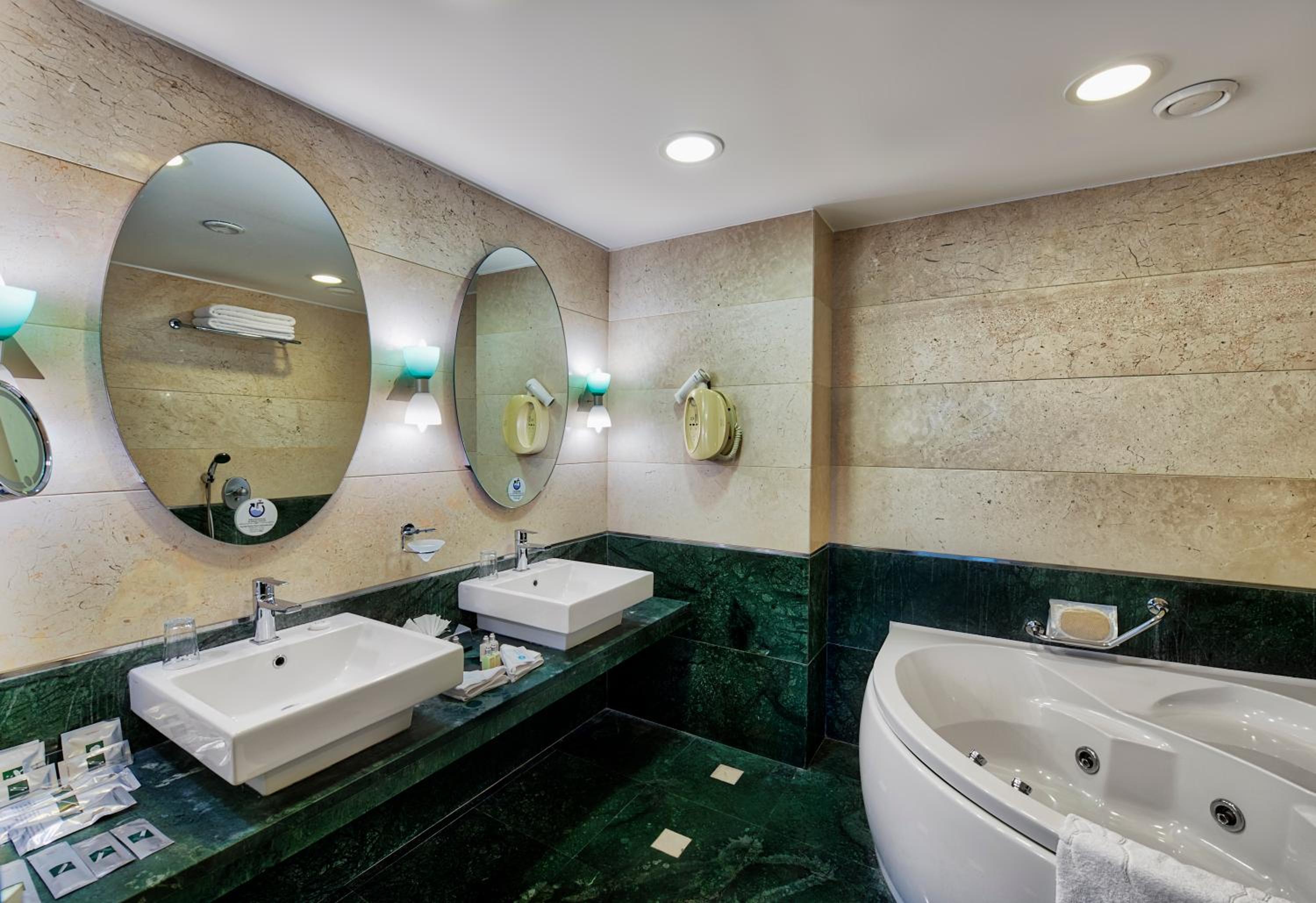King Suite - Photo 7