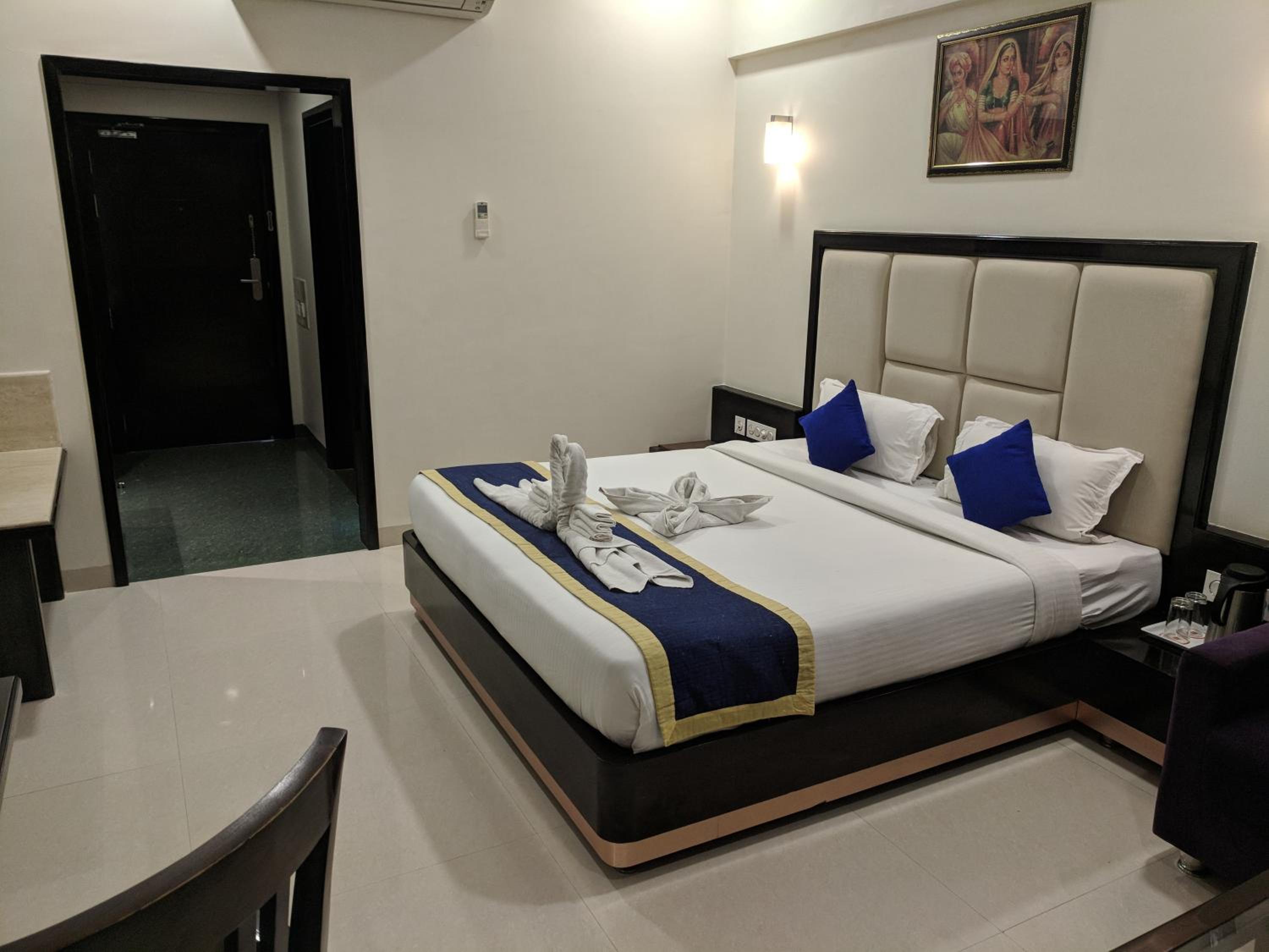 Deluxe Double or Twin Room photo 3
