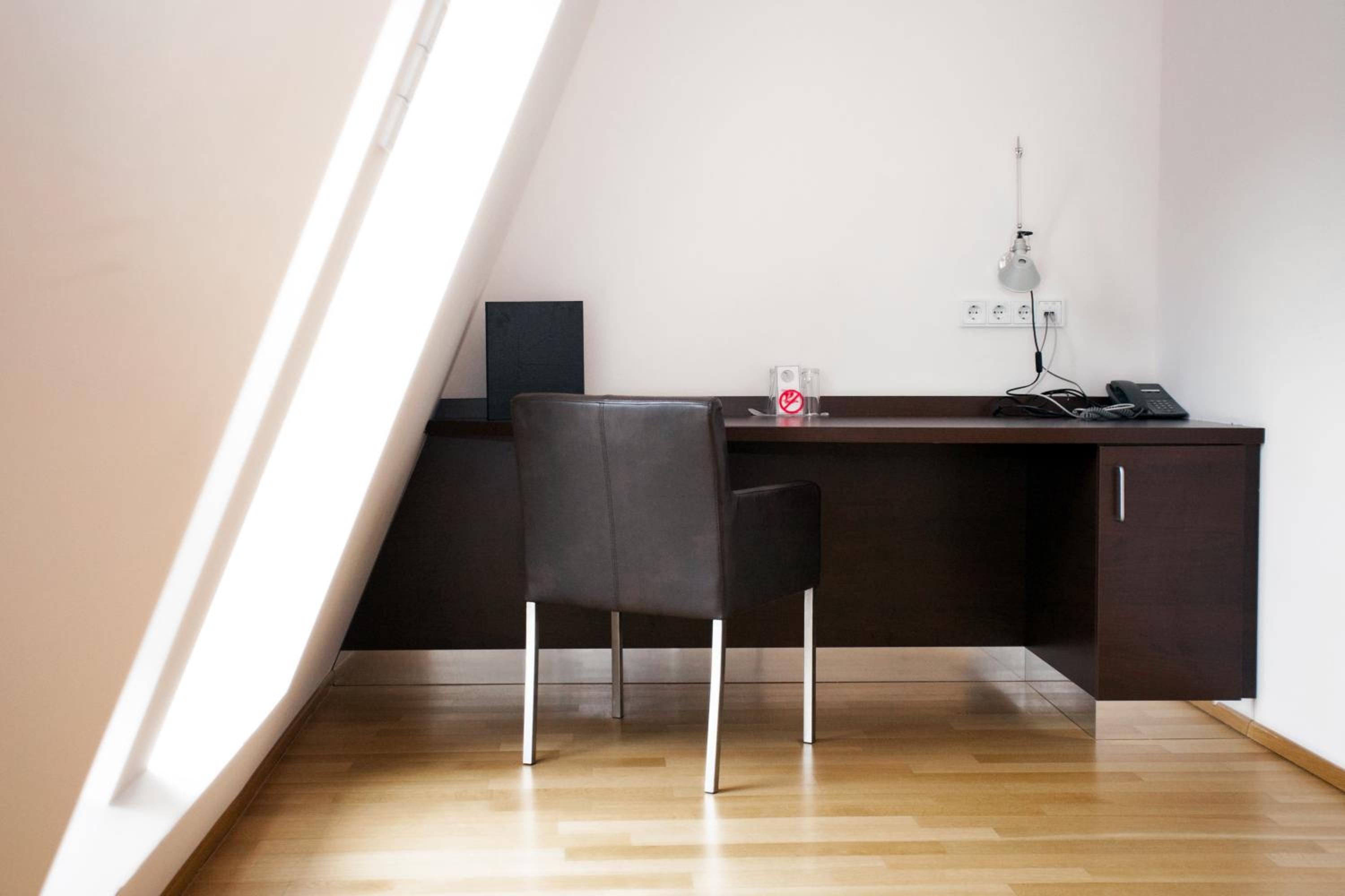 Business Double Room - Photo 15
