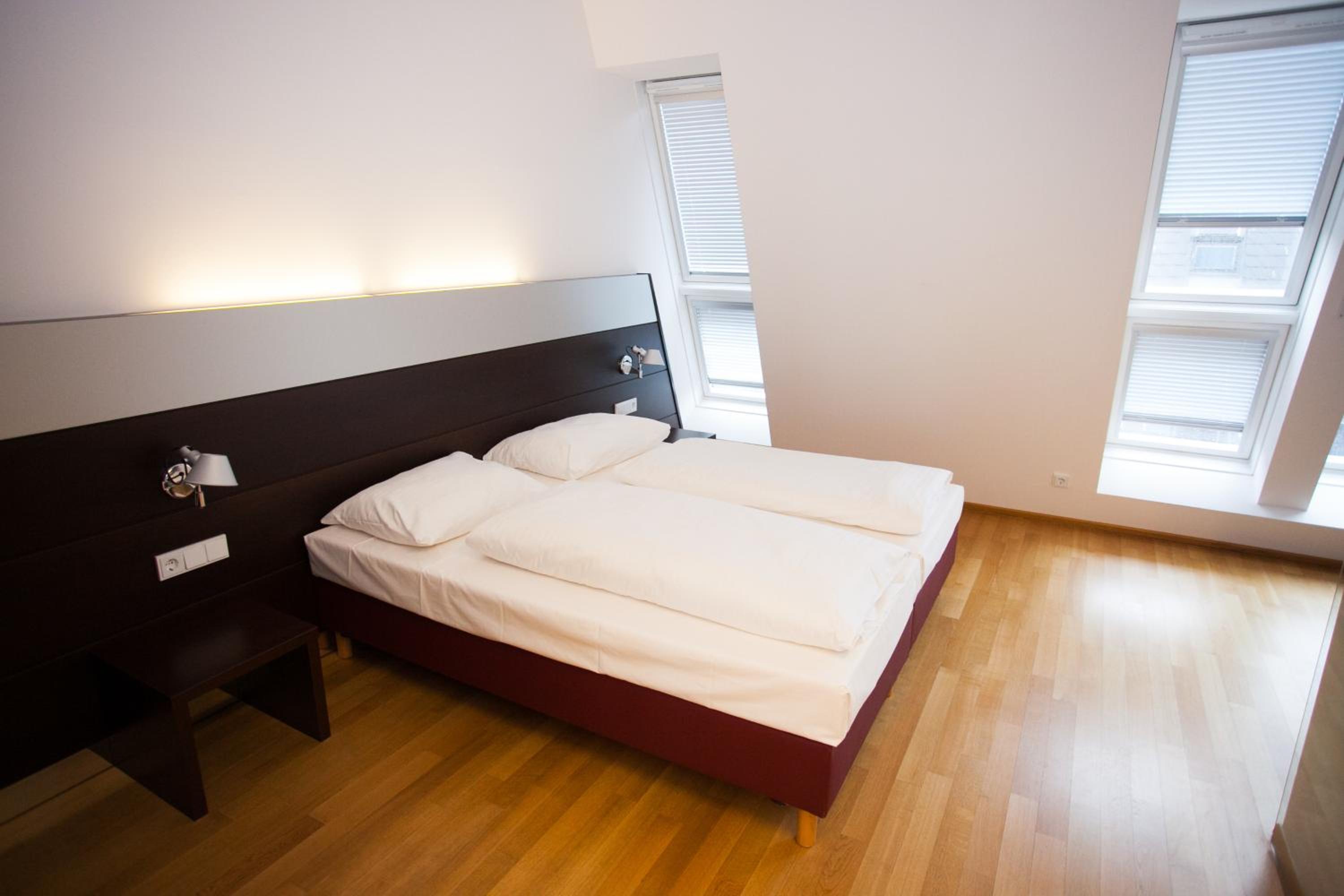 Business Double Room - Photo 13