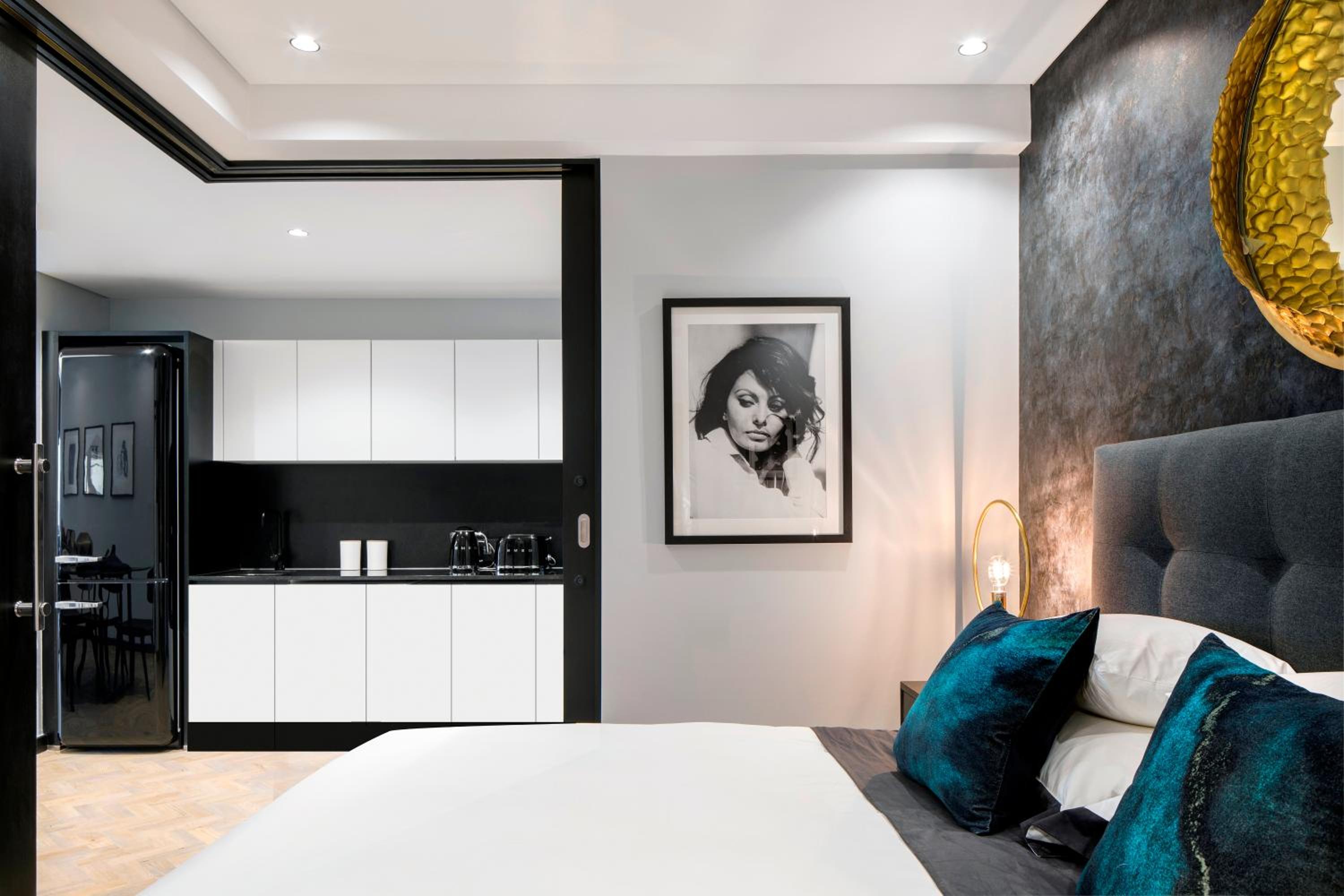One-Bedroom Apartment with City View photo 3
