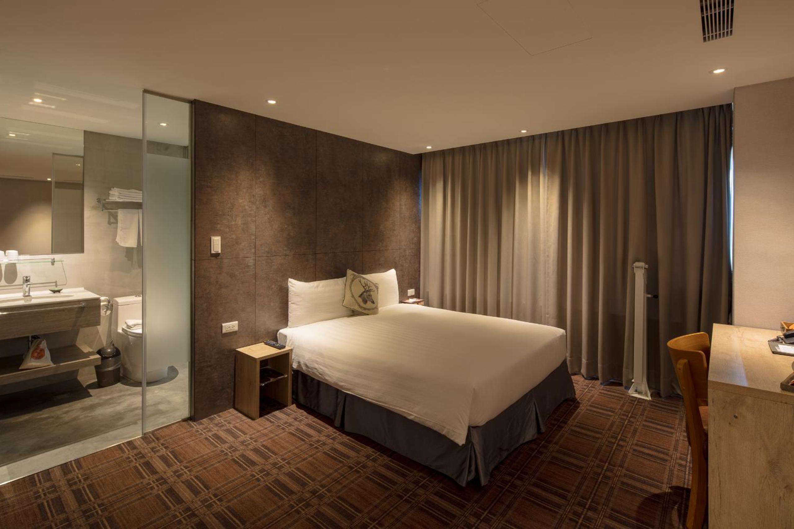 Executive Double Room with Bath photo 3