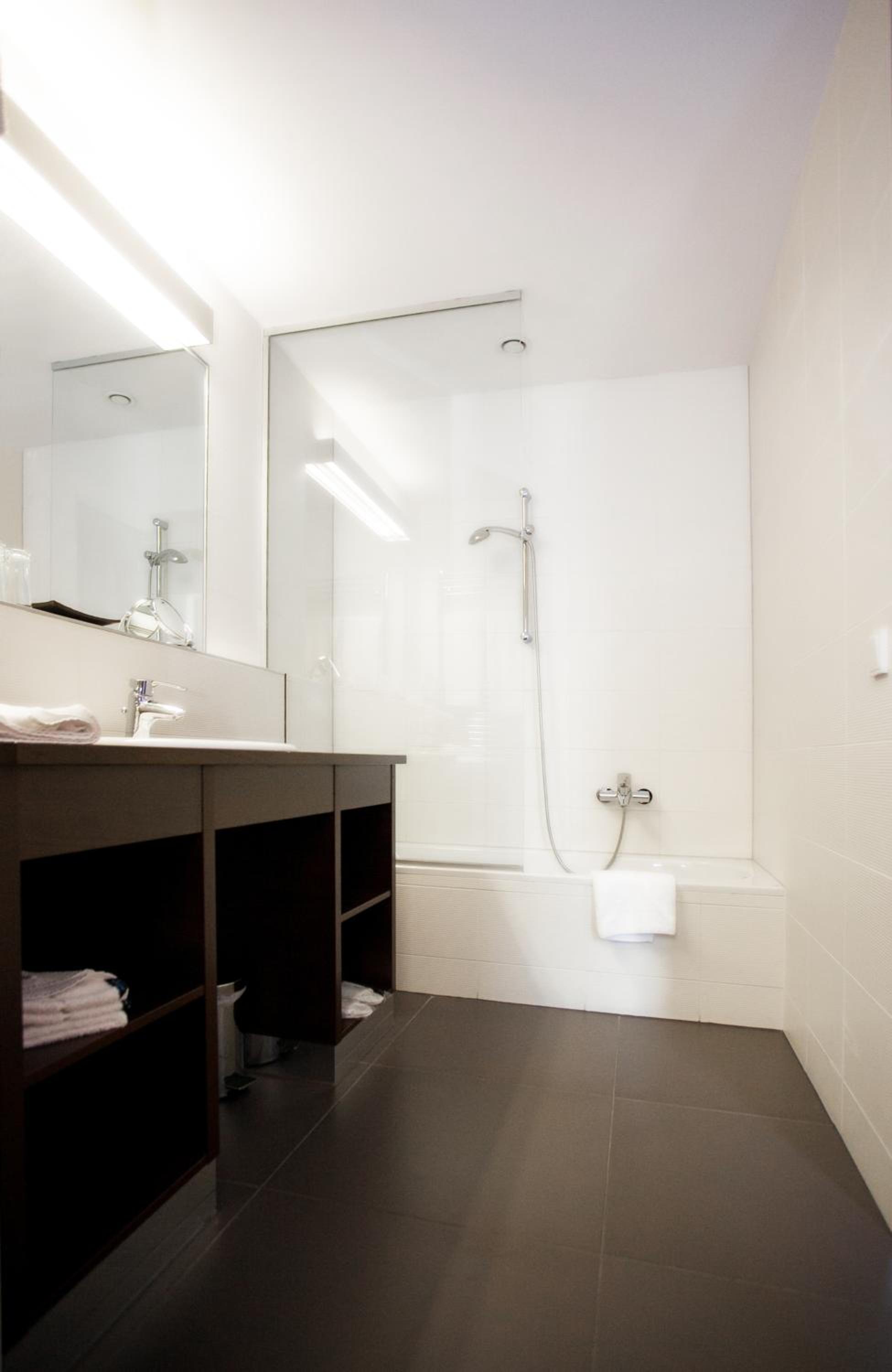 Business Double Room - Photo 9