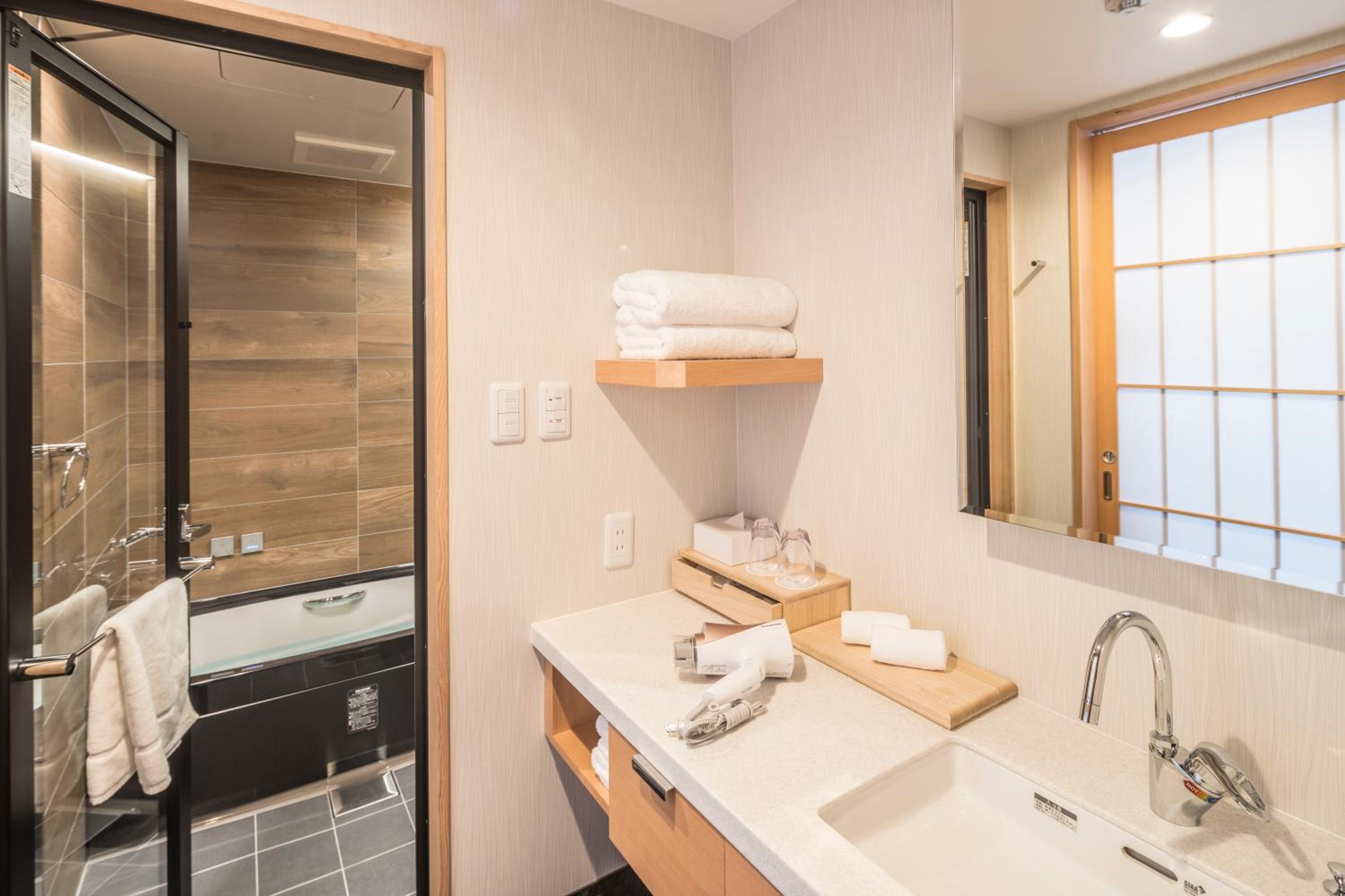 Deluxe Twin Room photo 3