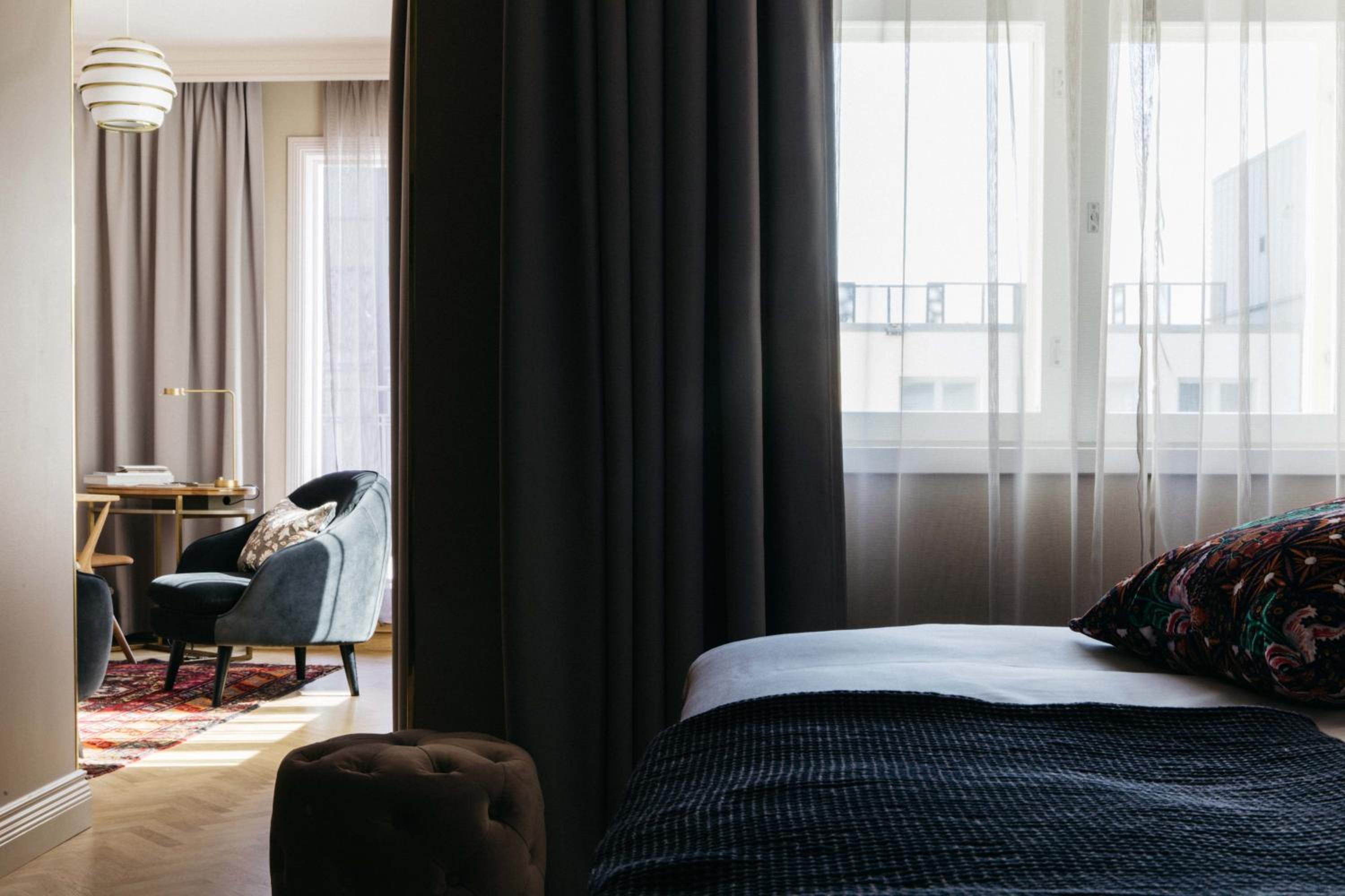 Poetry Suite with Balcony (spa included)