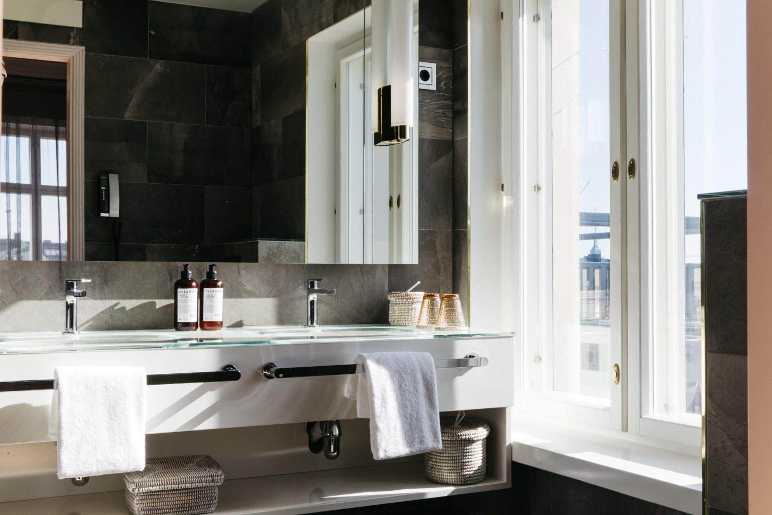 Coupole Suite with City View (spa included) thumbnail 6
