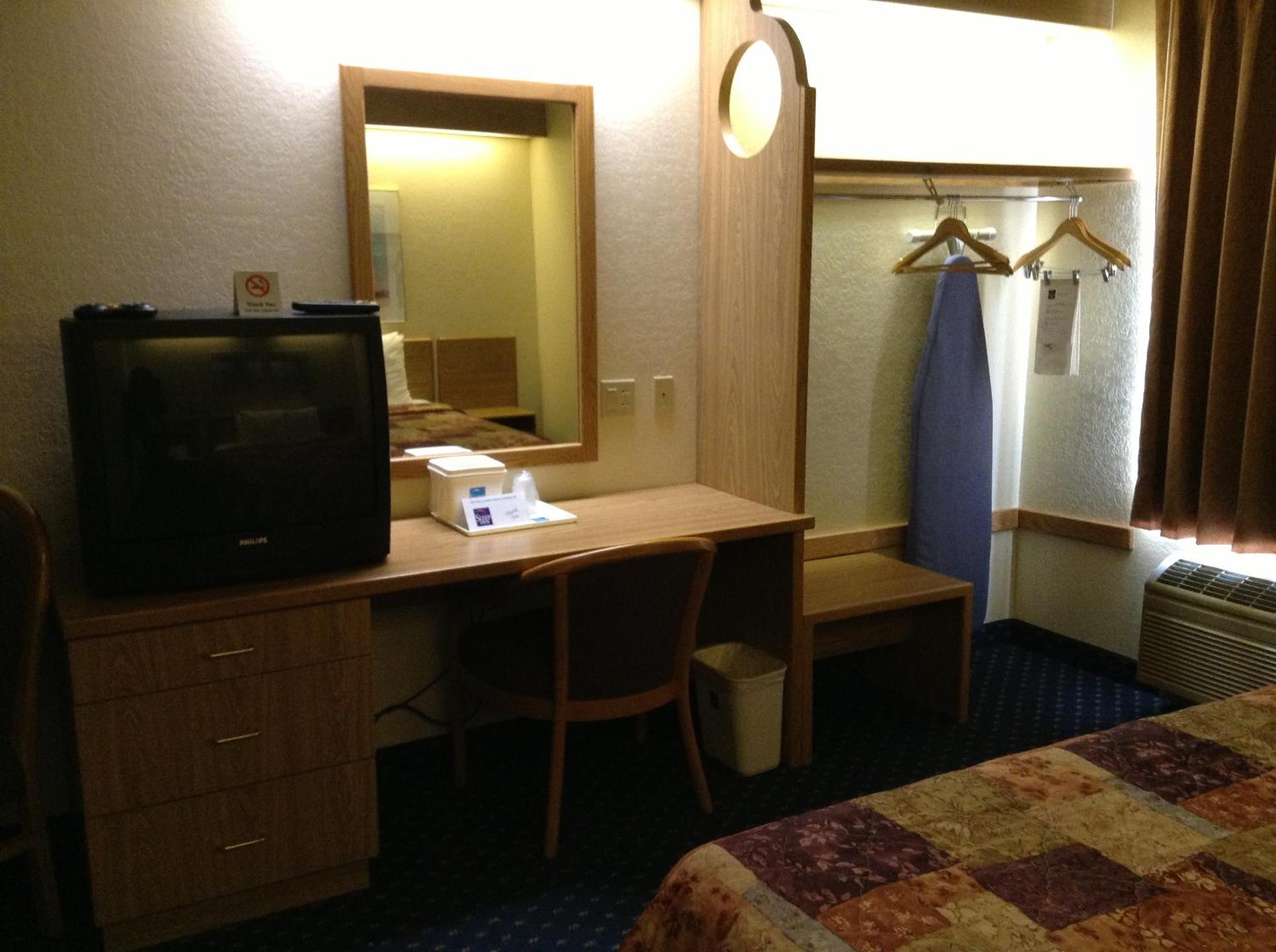 Queen Room - Photo 3