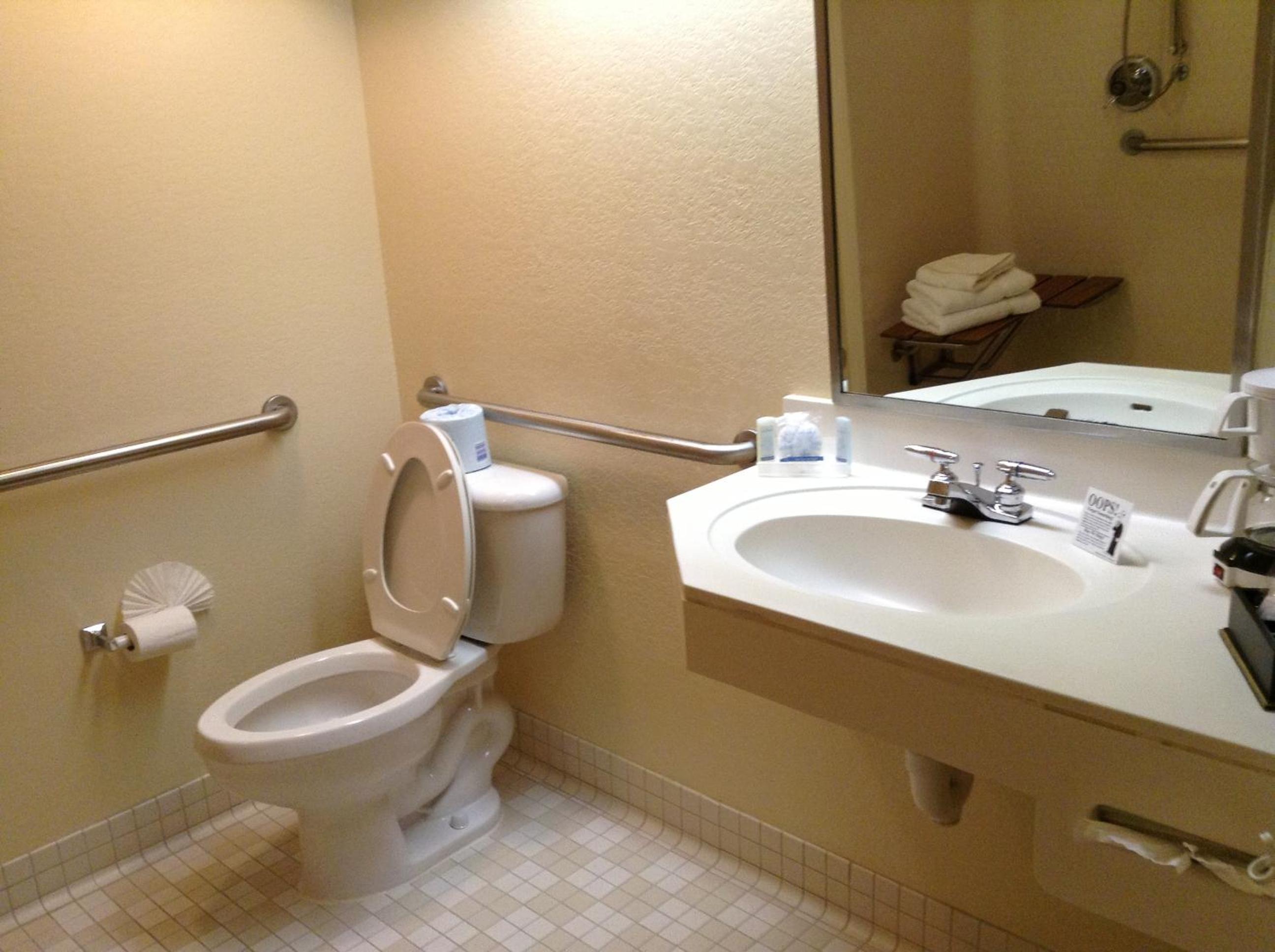 Double Room with Two Double Beds - Photo 2