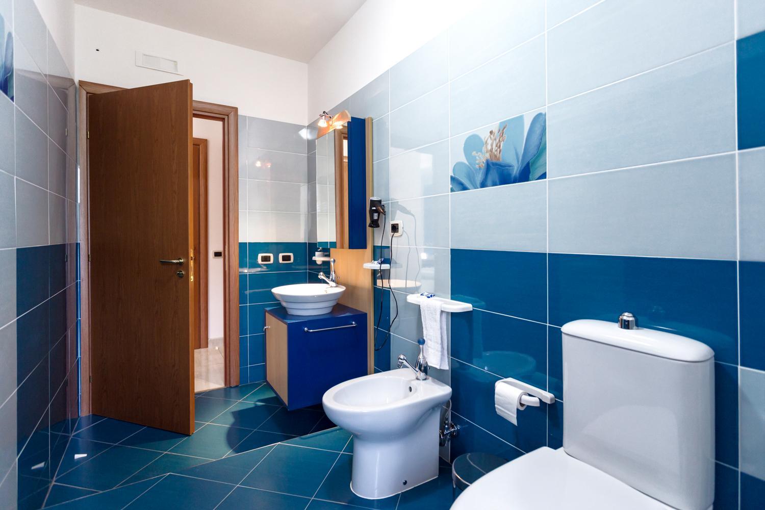 Quadruple Room with Mountain View photo 2