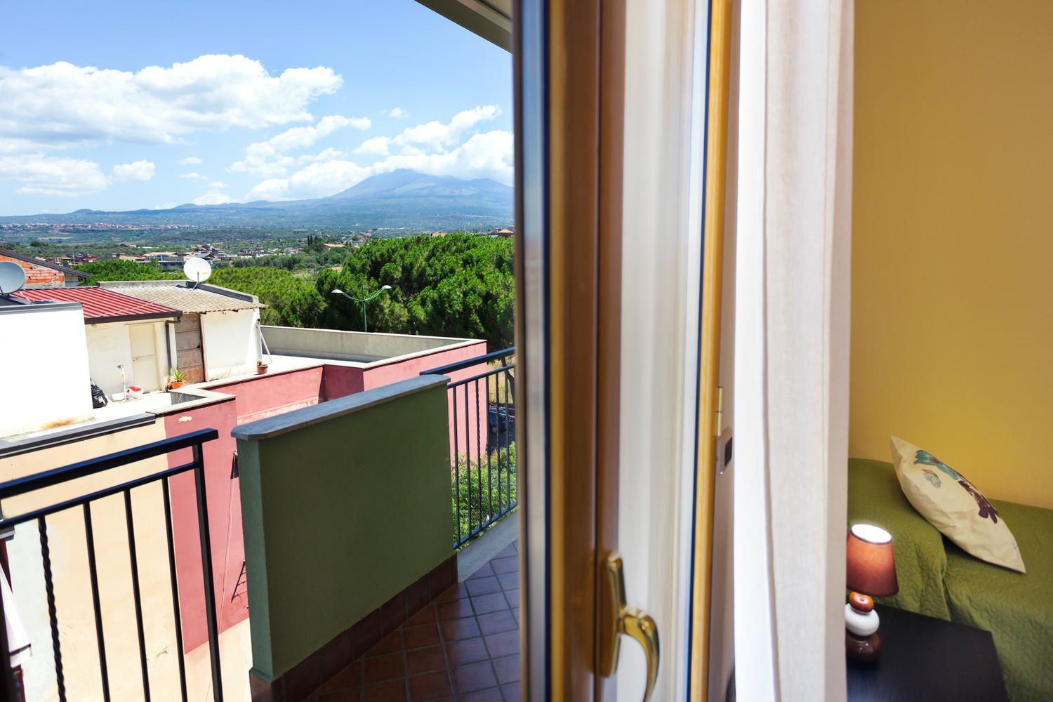 Quadruple Room with Mountain View photo 3