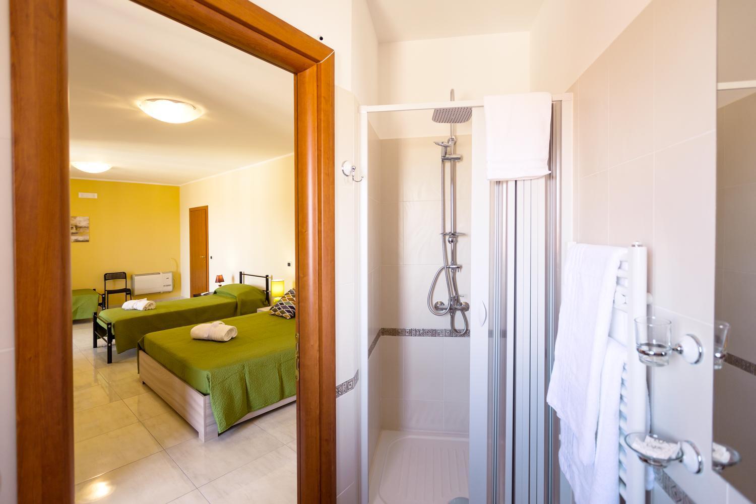 Quadruple Room with Mountain View photo 2