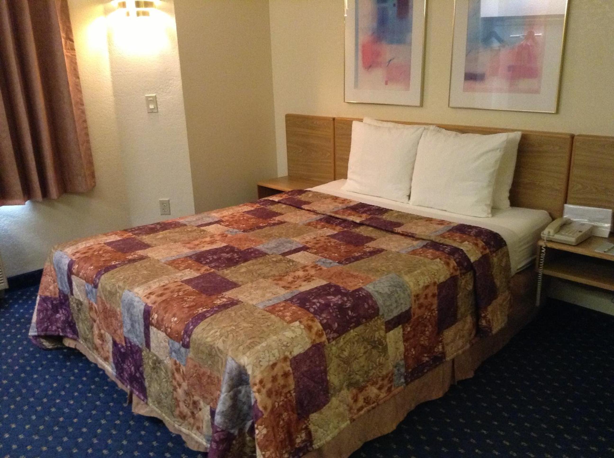 Queen Room - Photo 1