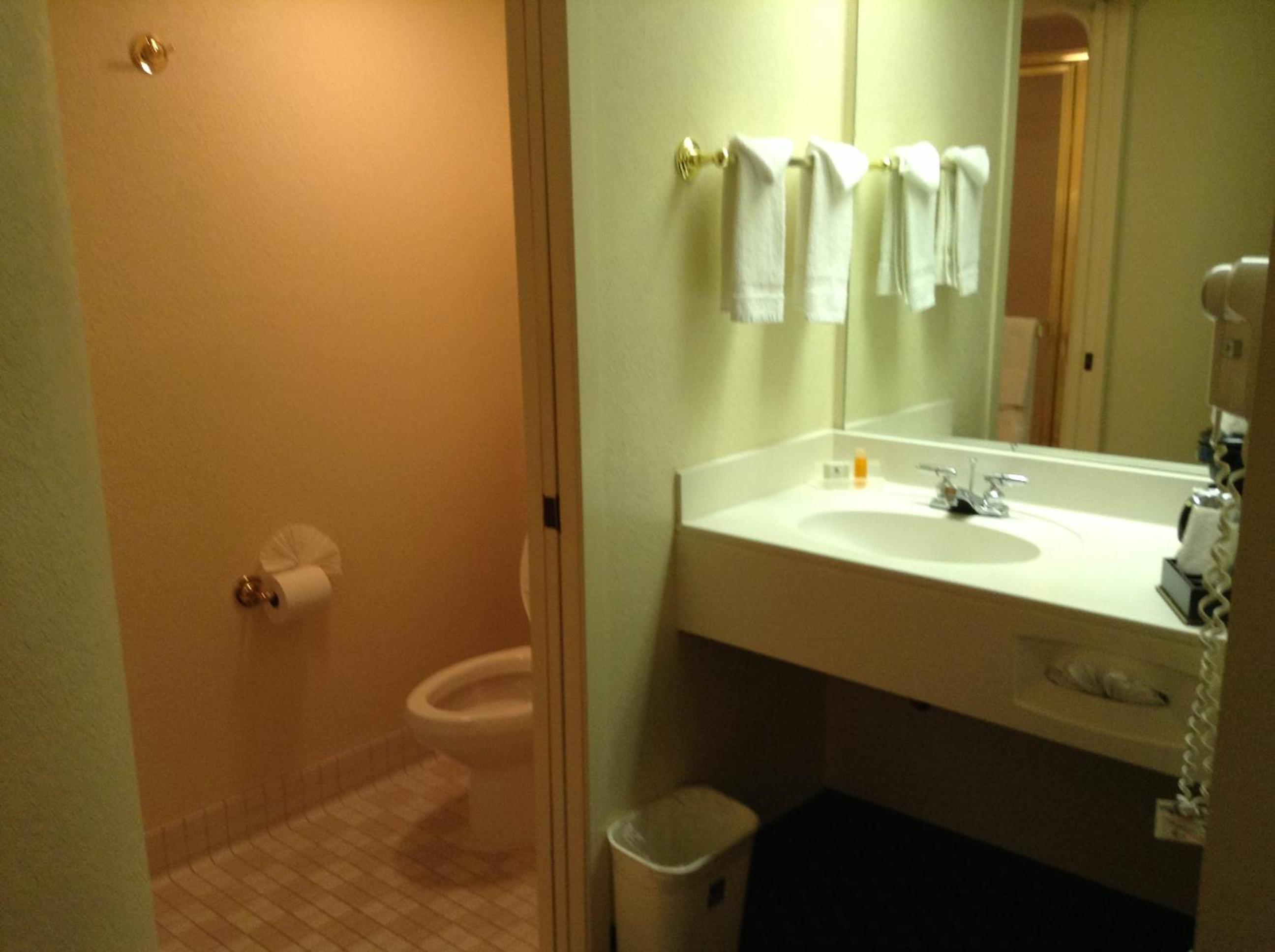Deluxe Double Room with Two Double Beds - Non-Smoking - Photo 2