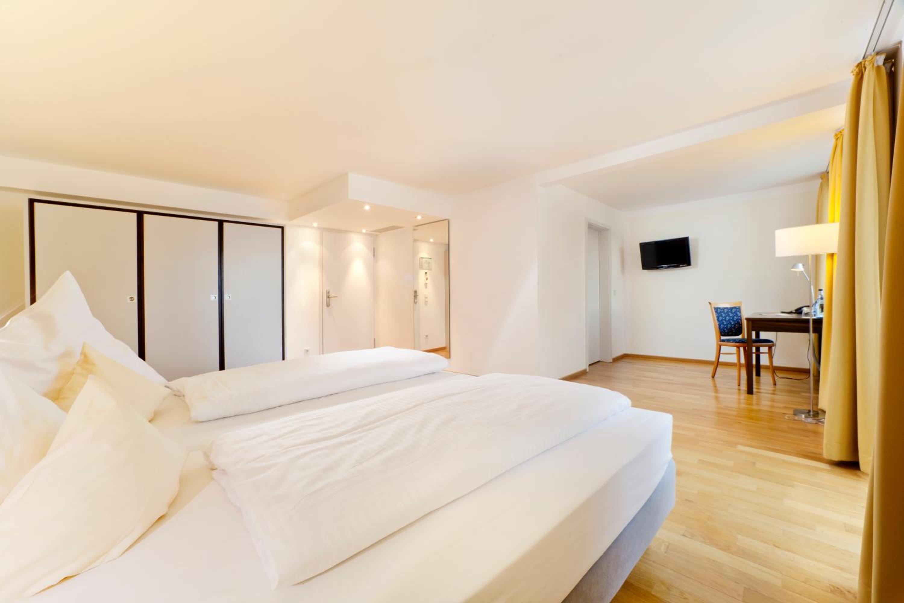Double Room - Photo 8