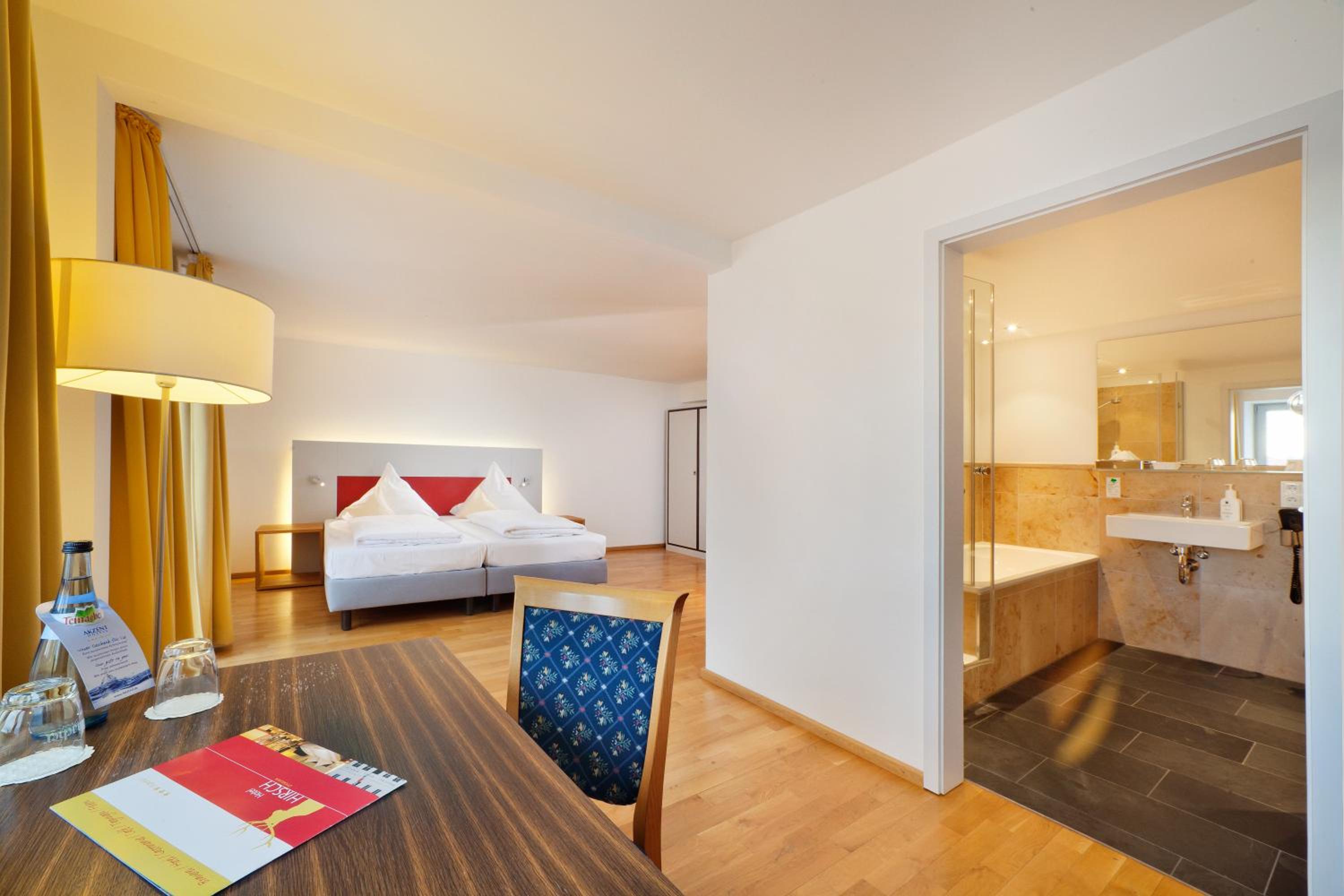 Double Room with Balcony - Photo 2