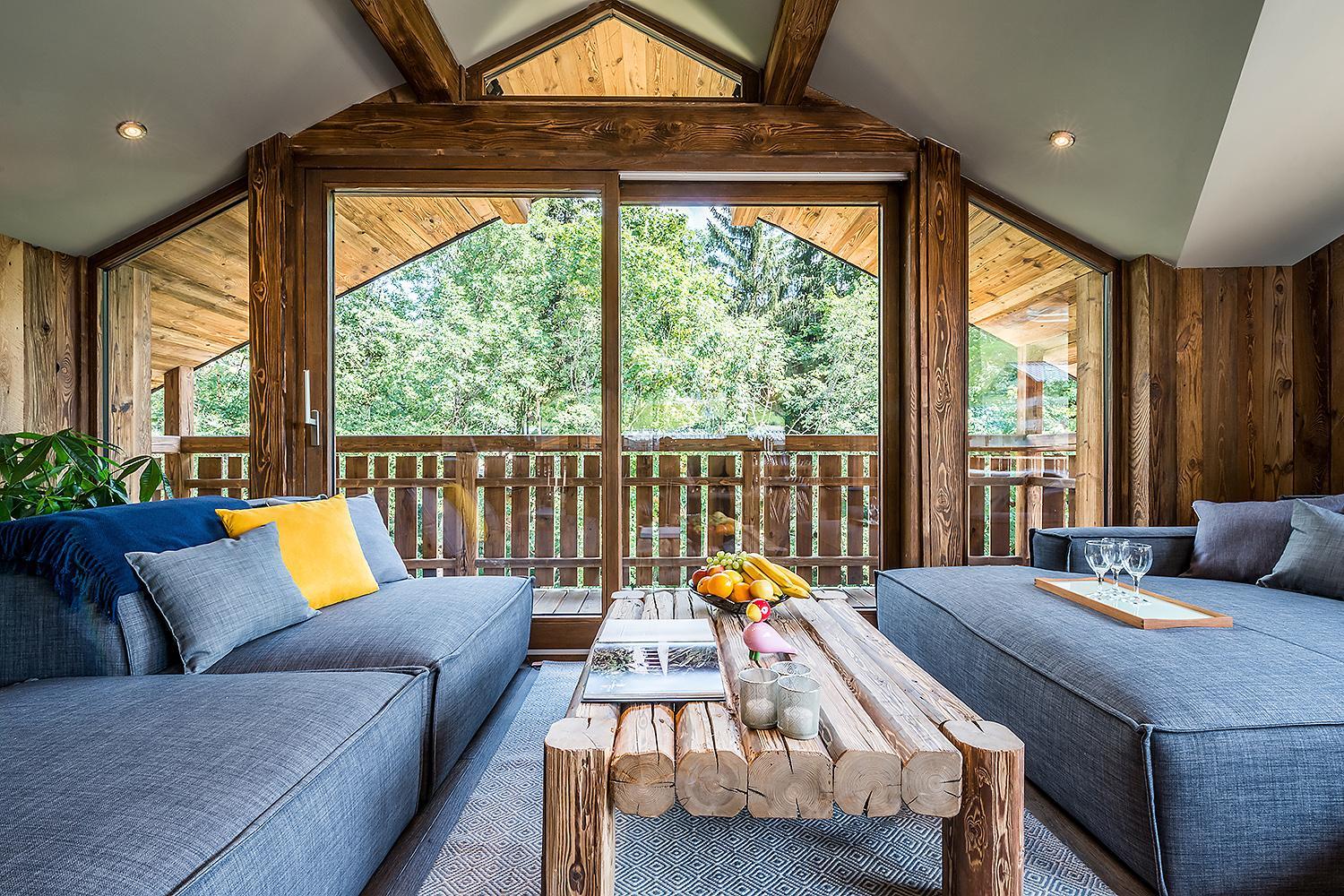 Superior Chalet with Hot Tub photo 2