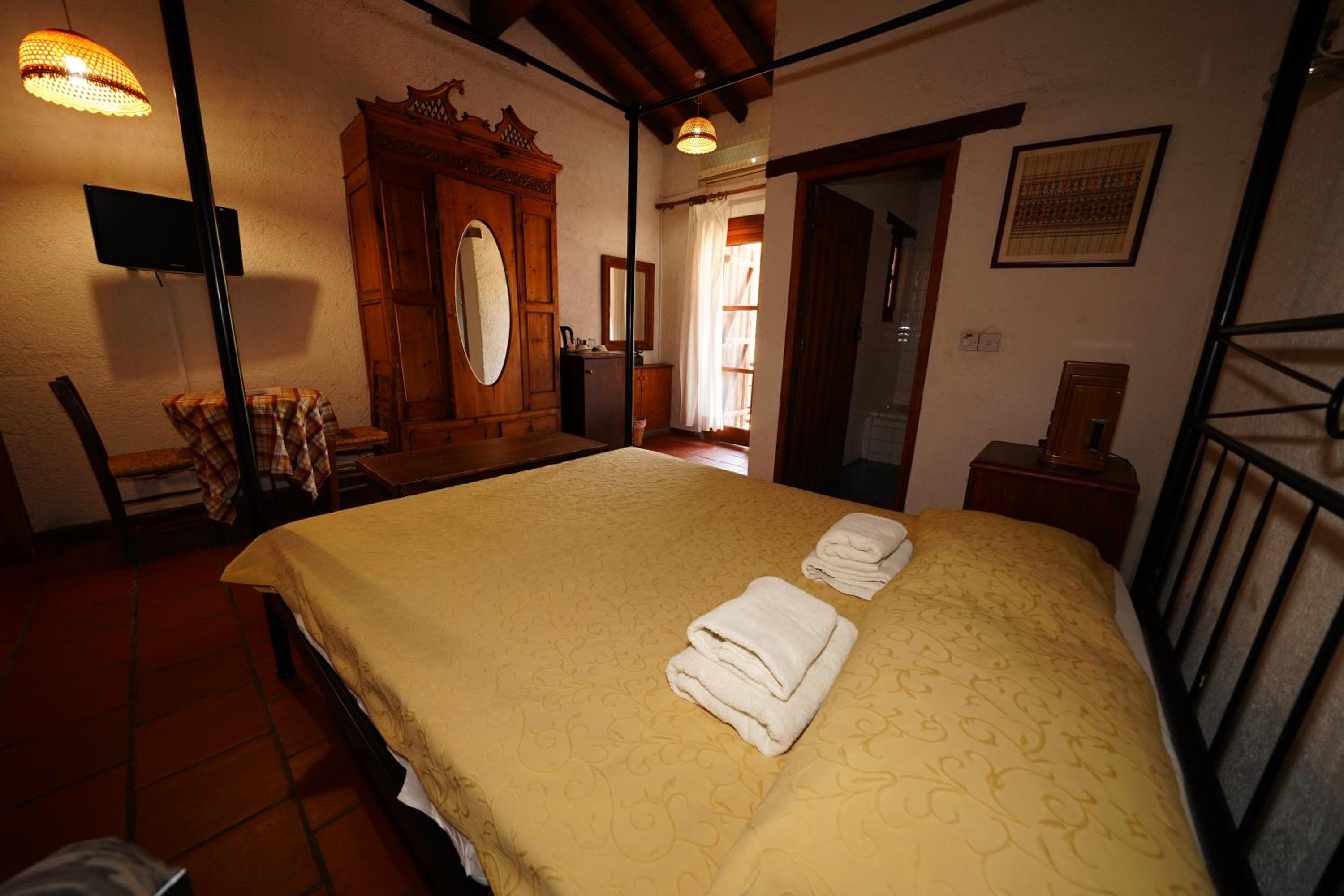 Double room with Single Spa Bath photo 3