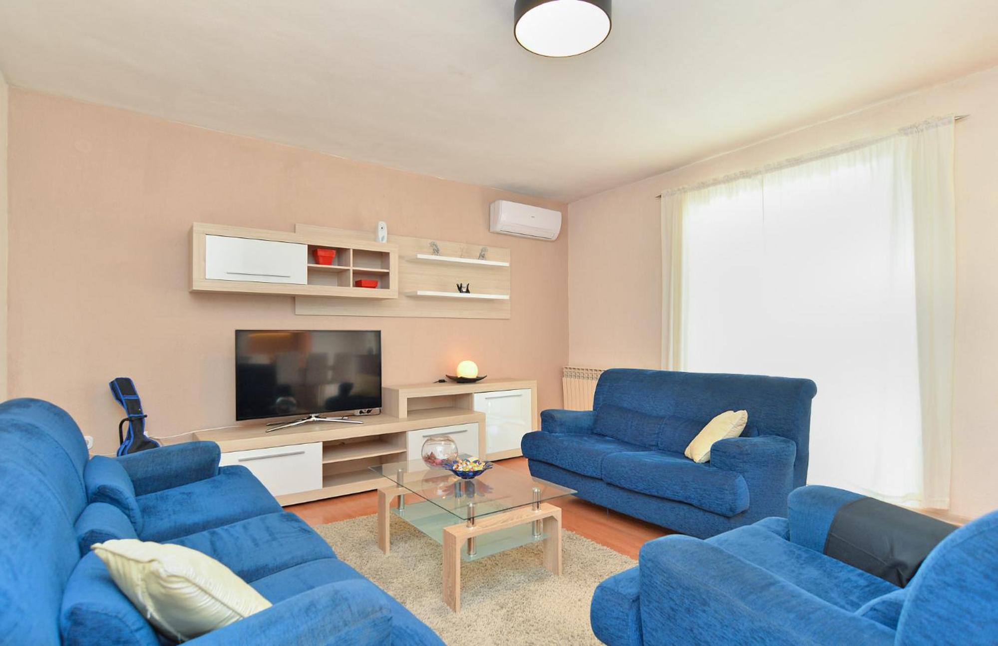 Apartment photo 1
