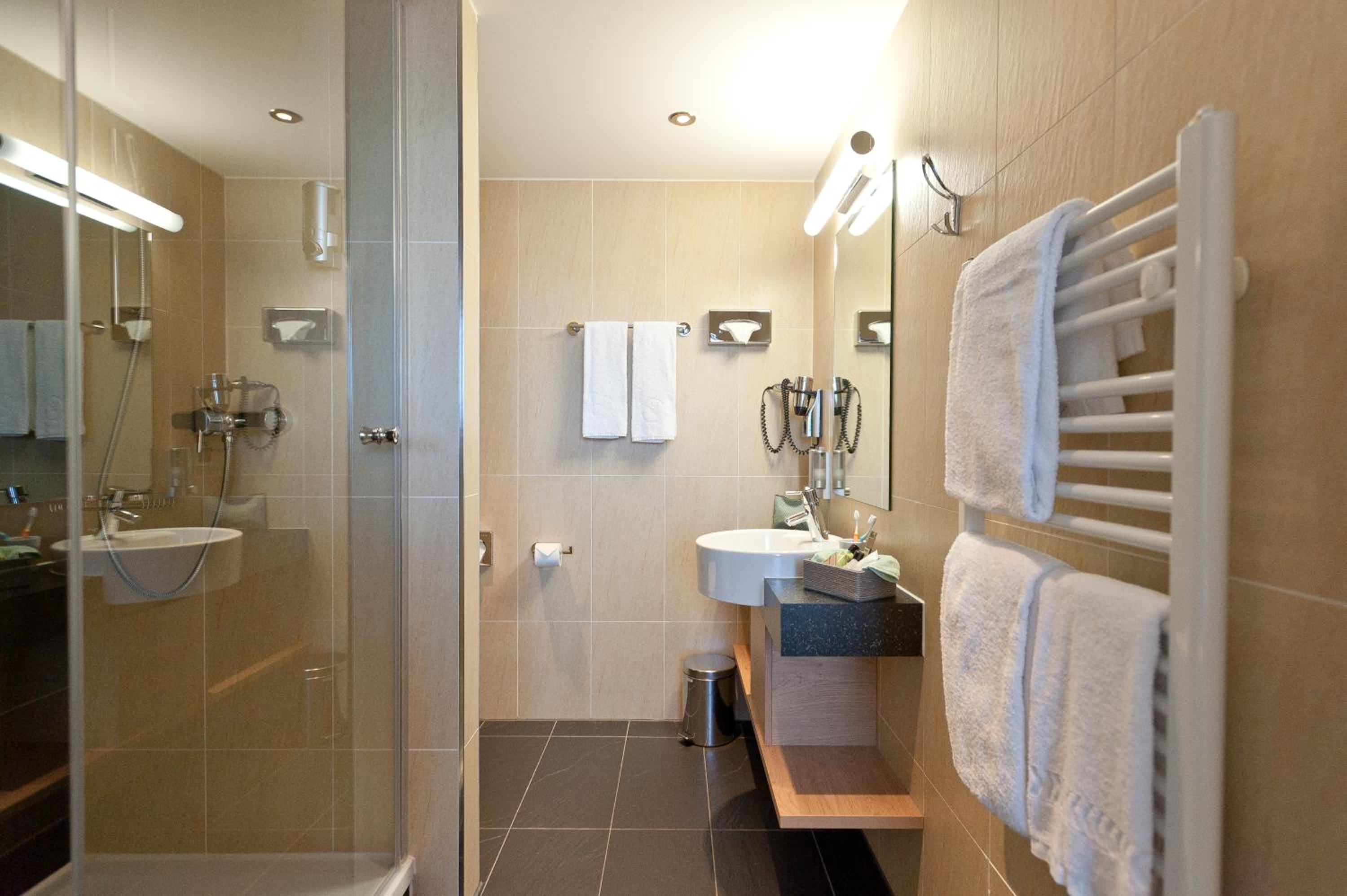 Standard Double or Twin Room photo 3