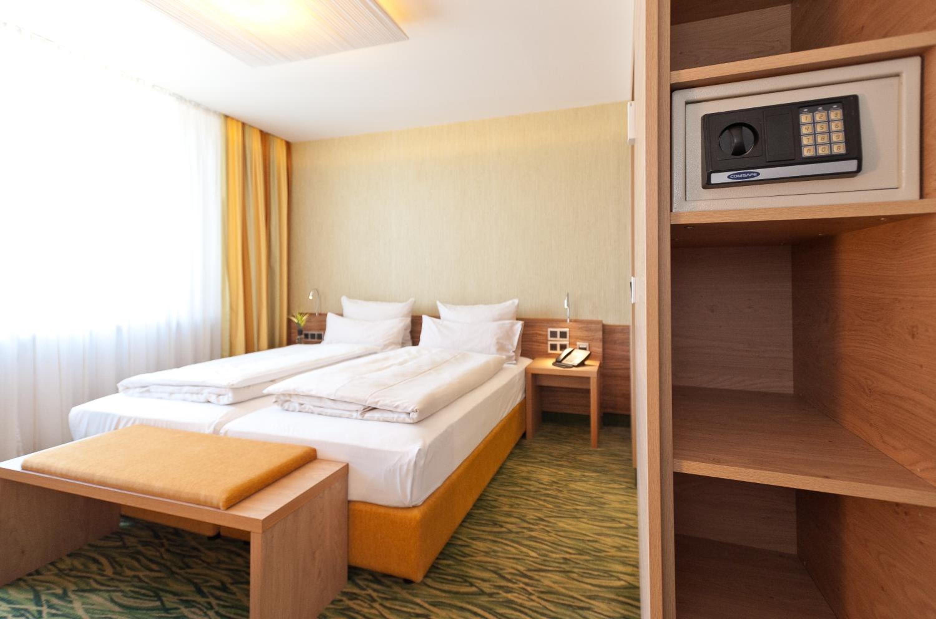 Standard Double or Twin Room photo 2