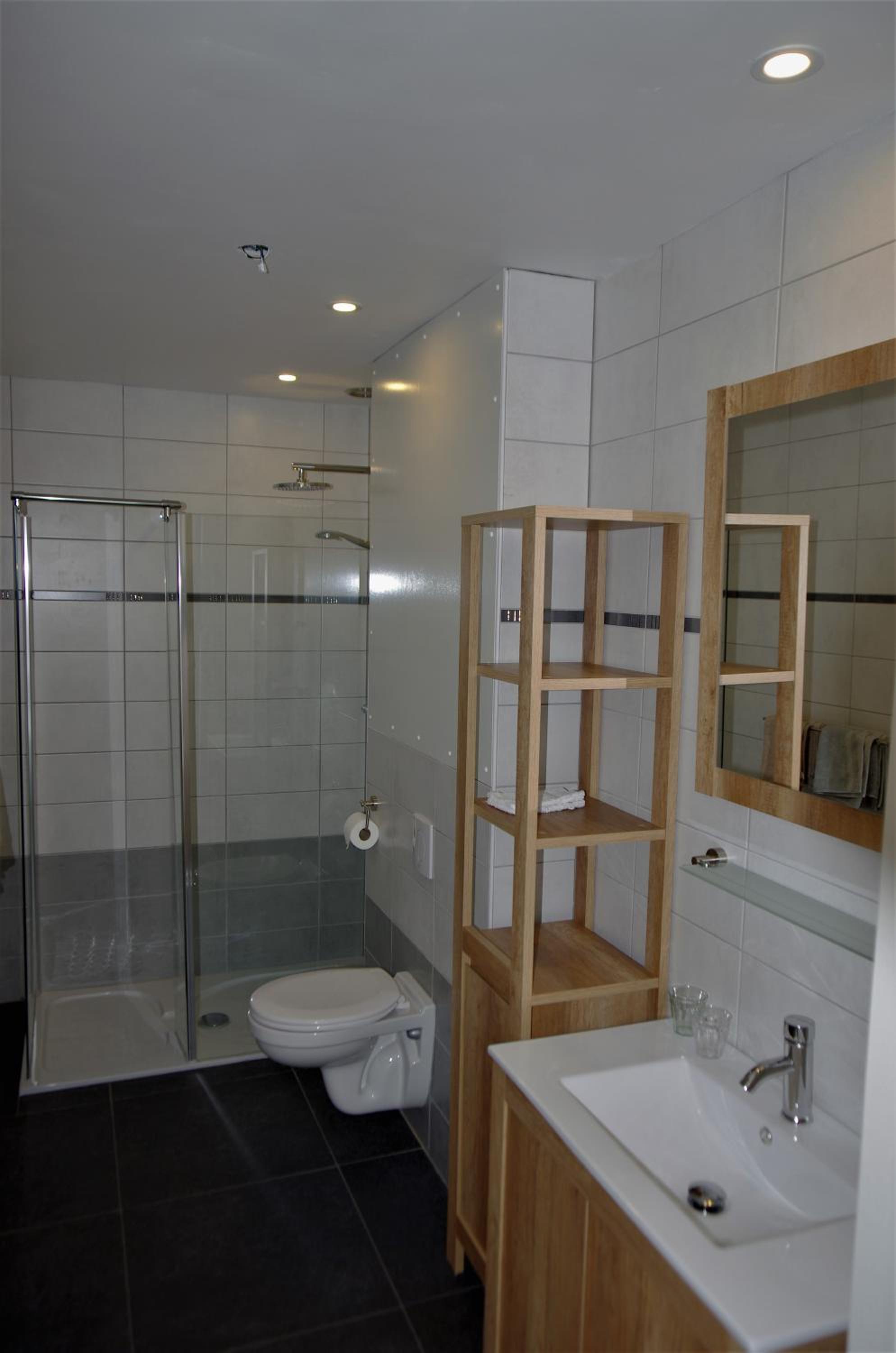 Double Room with Private Bathroom - Photo 4