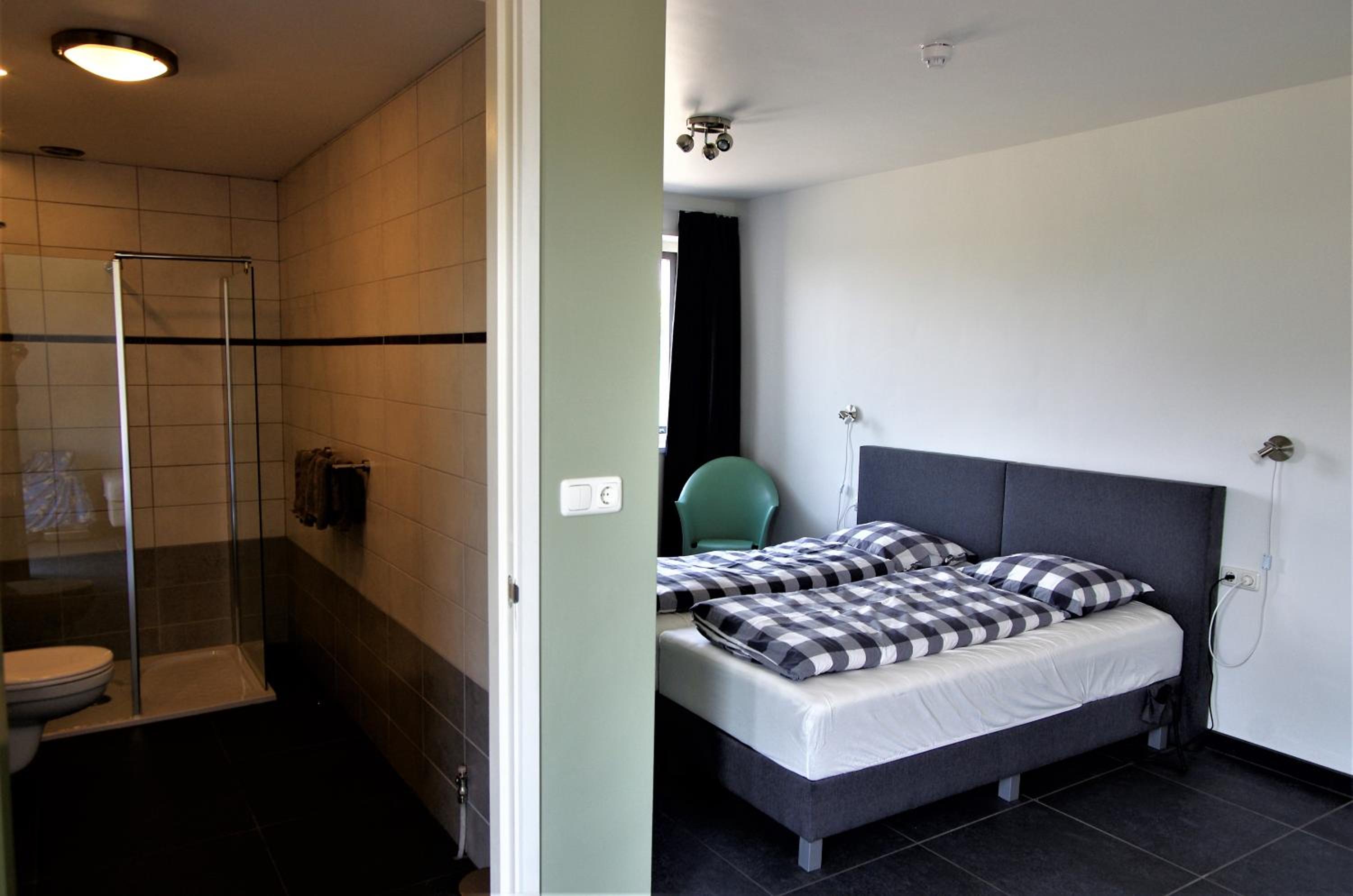 Quadruple Room with Private Bathroom photo 3