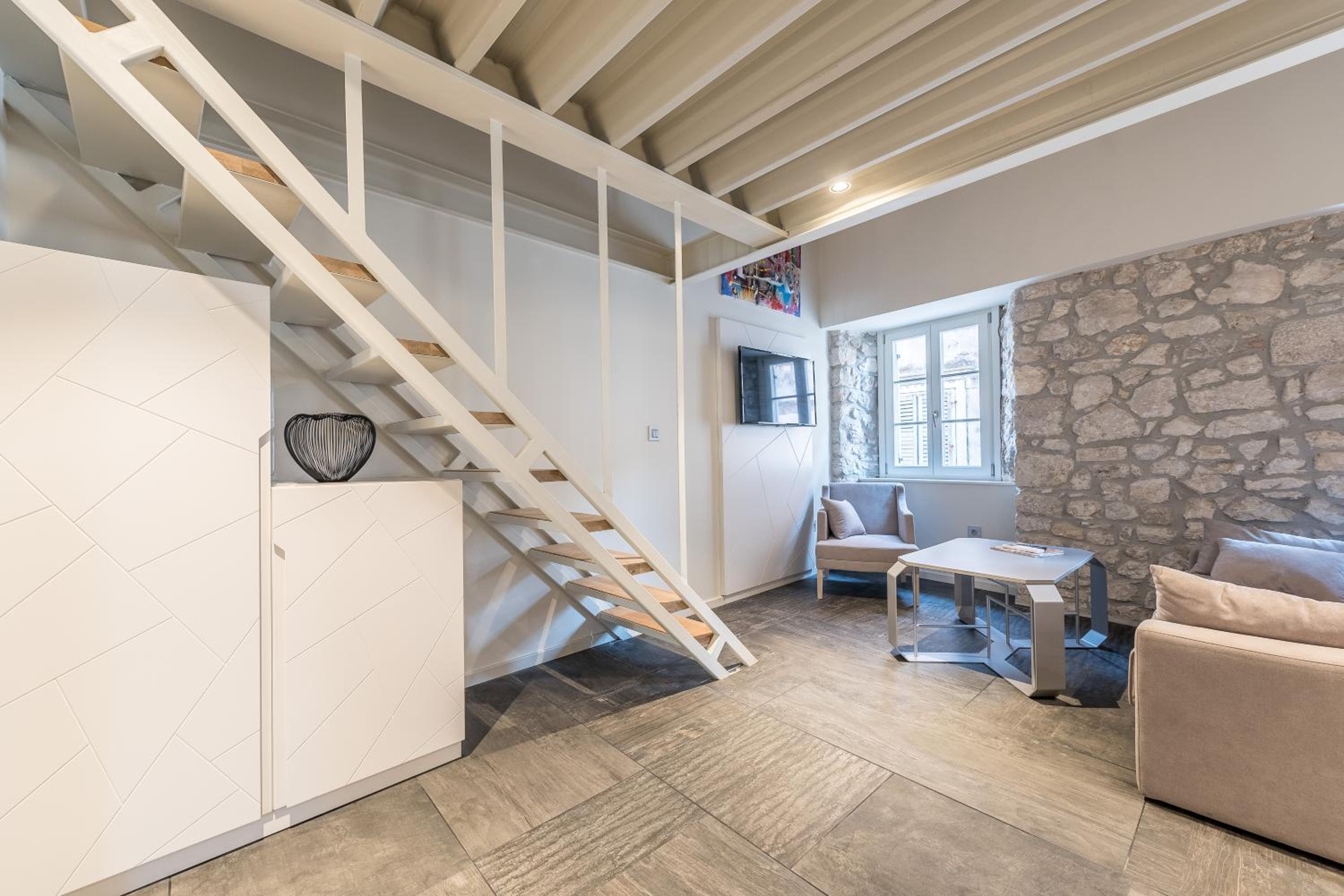  Superior Loft. - Photo 7