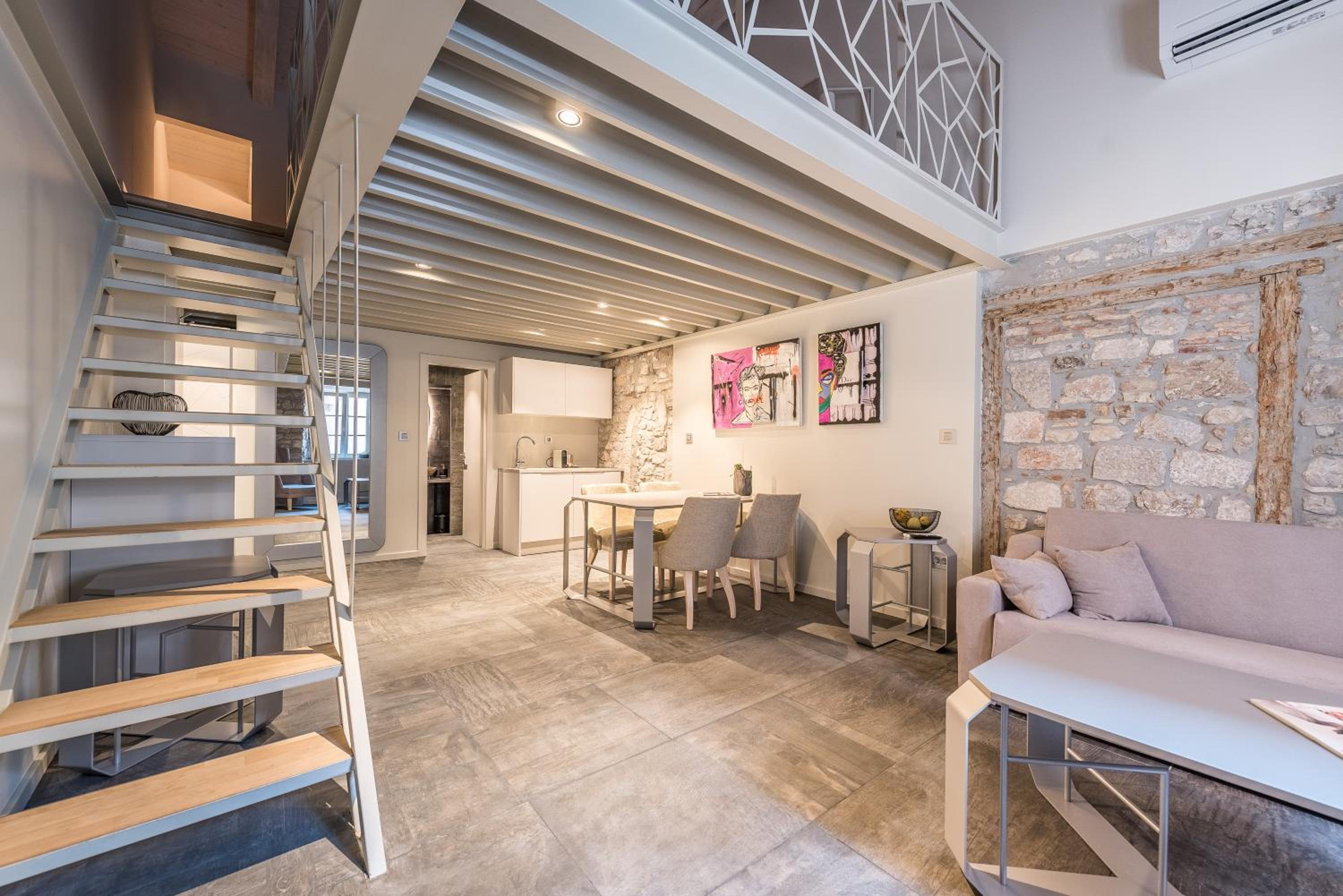  Superior Loft. - Photo 15
