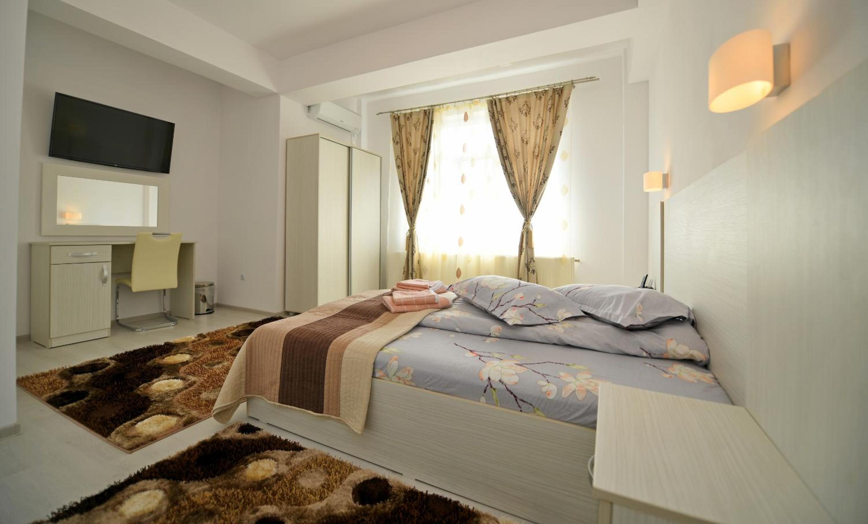 Double Room - Photo 11