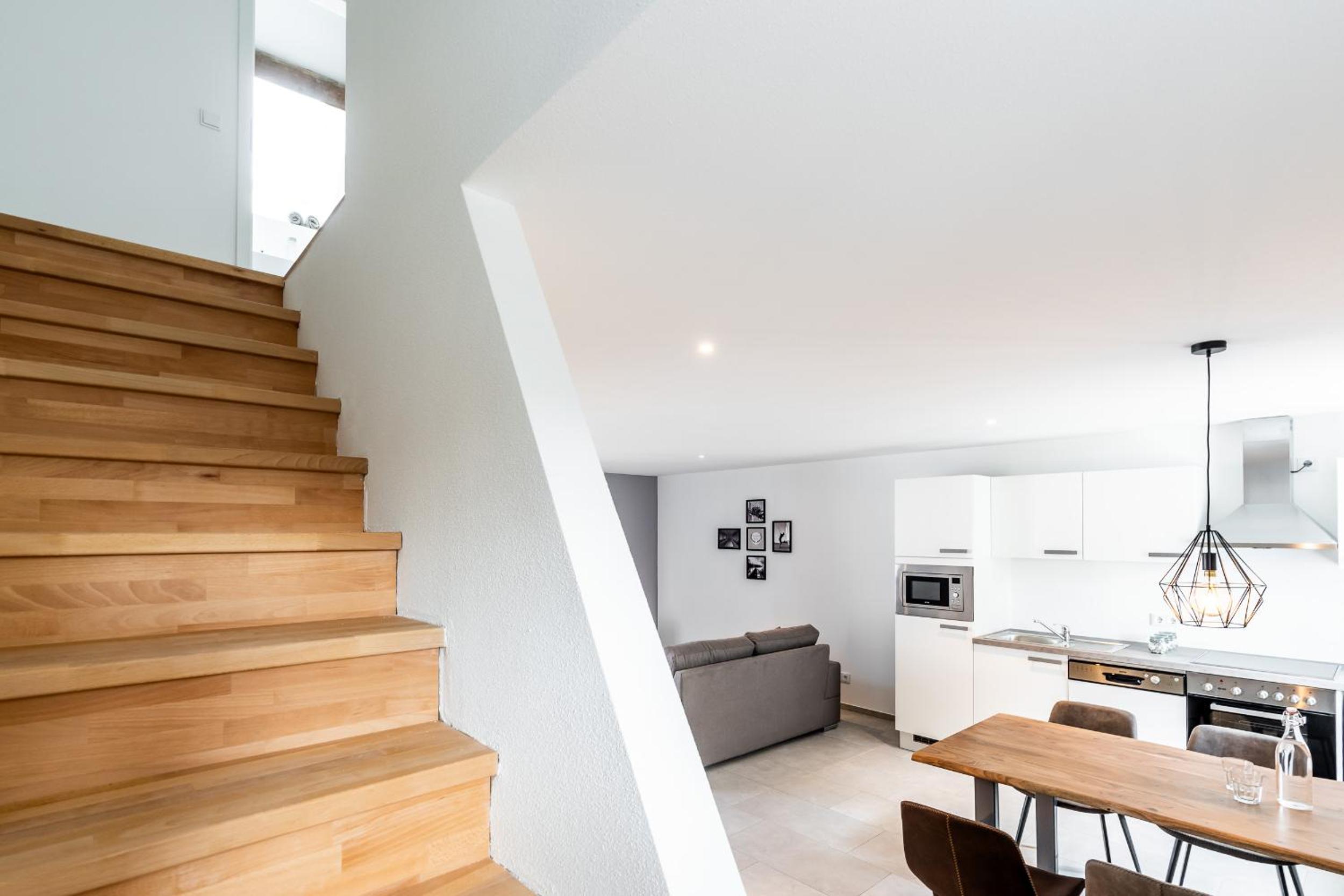 Apartment - Split Level - Photo 3